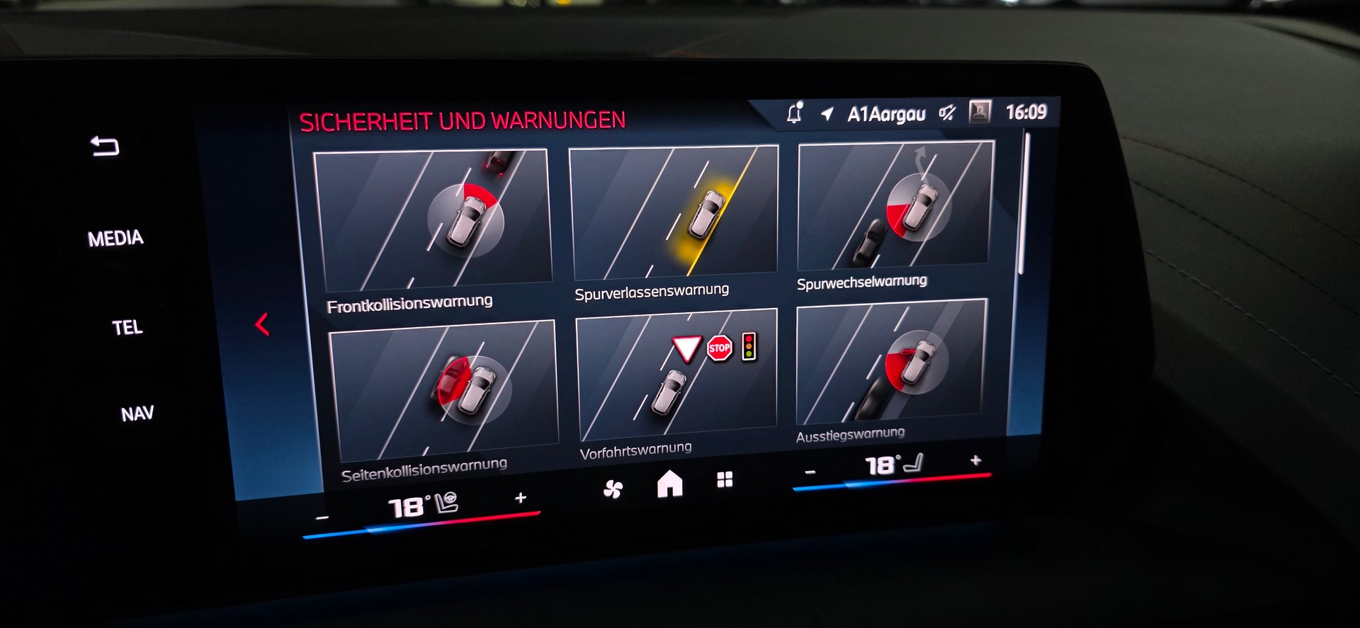 BMW M135 xDrive *HUD*ACC/LaneAssist*Ambiente*360°Kamera*Sitz-Lenkradheizung*Elektrische Sitze*-image-20