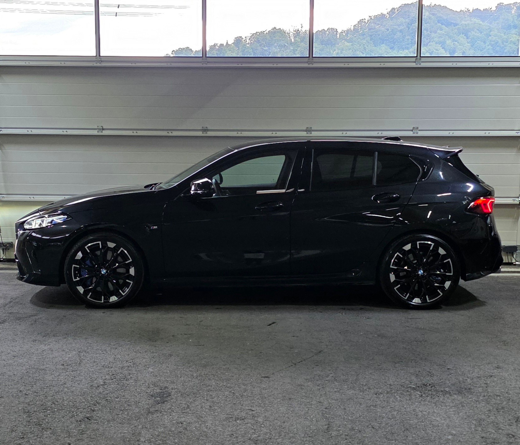 BMW M135 xDrive *HUD*ACC/LaneAssist*Ambiente*360°Kamera*Sitz-Lenkradheizung*Elektrische Sitze*-showroom-element-1