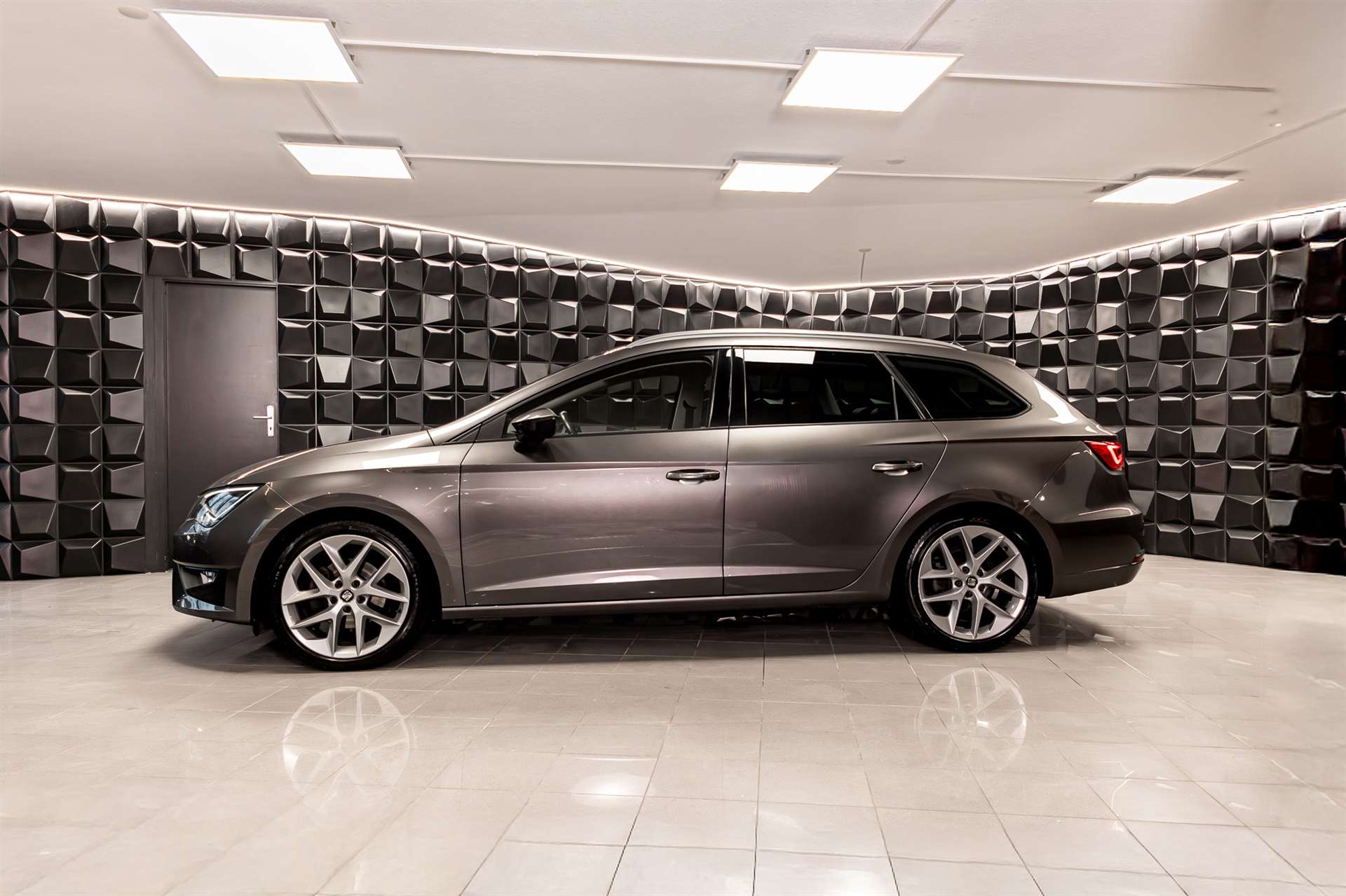 SEAT Leon ST 2.0 TDI FR Line 4Drive-showroom-element-1