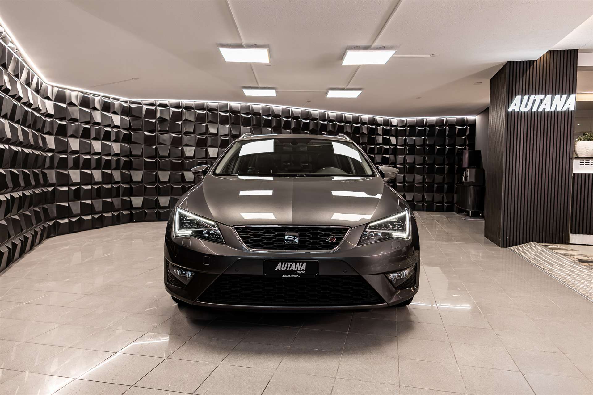 SEAT Leon ST 2.0 TDI FR Line 4Drive-showroom-element-3