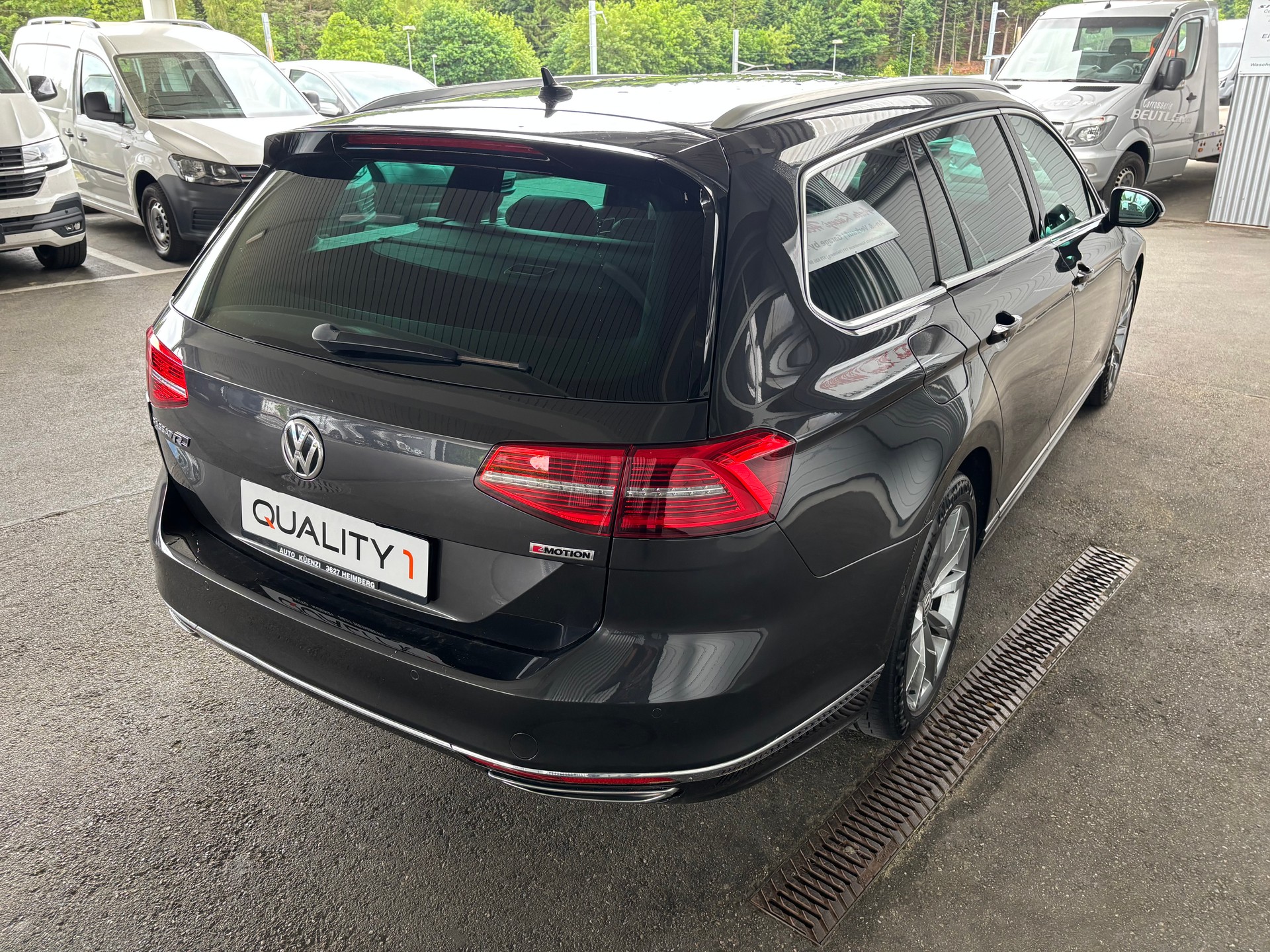 VW Passat Variant 2.0 TSI BMT Highline R-Line 4Motion DSG-image-3