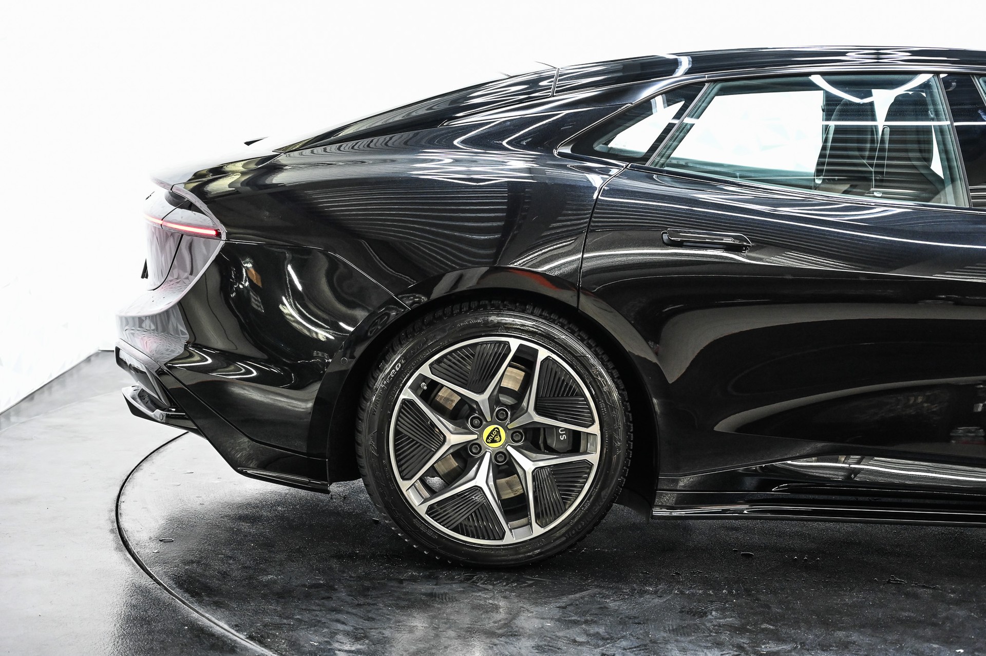 LOTUS Emeya Base-image-13