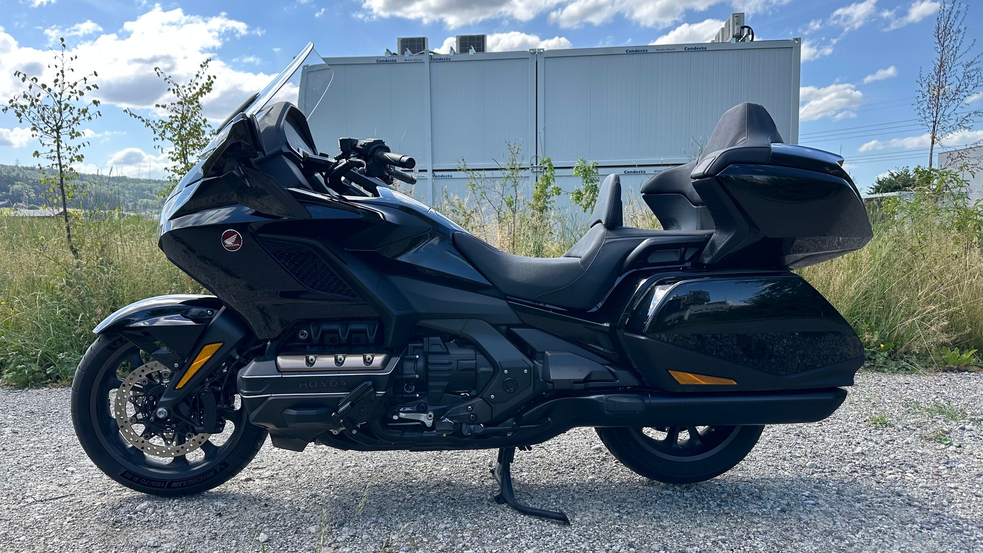 HONDA GL 1800 Goldwing-image-1