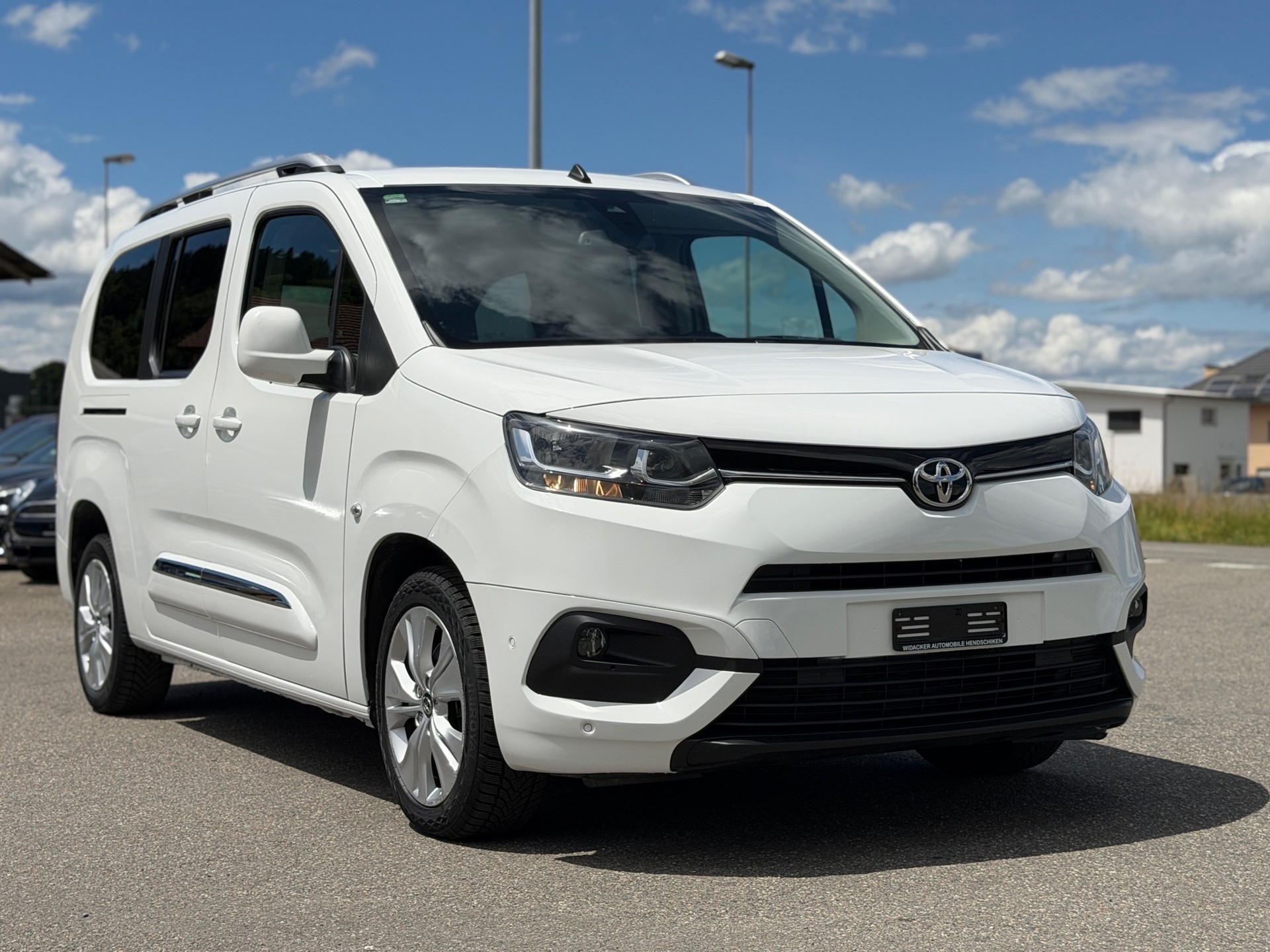 TOYOTA Proace City Verso 1.2 Trend Long Automatik-image-2