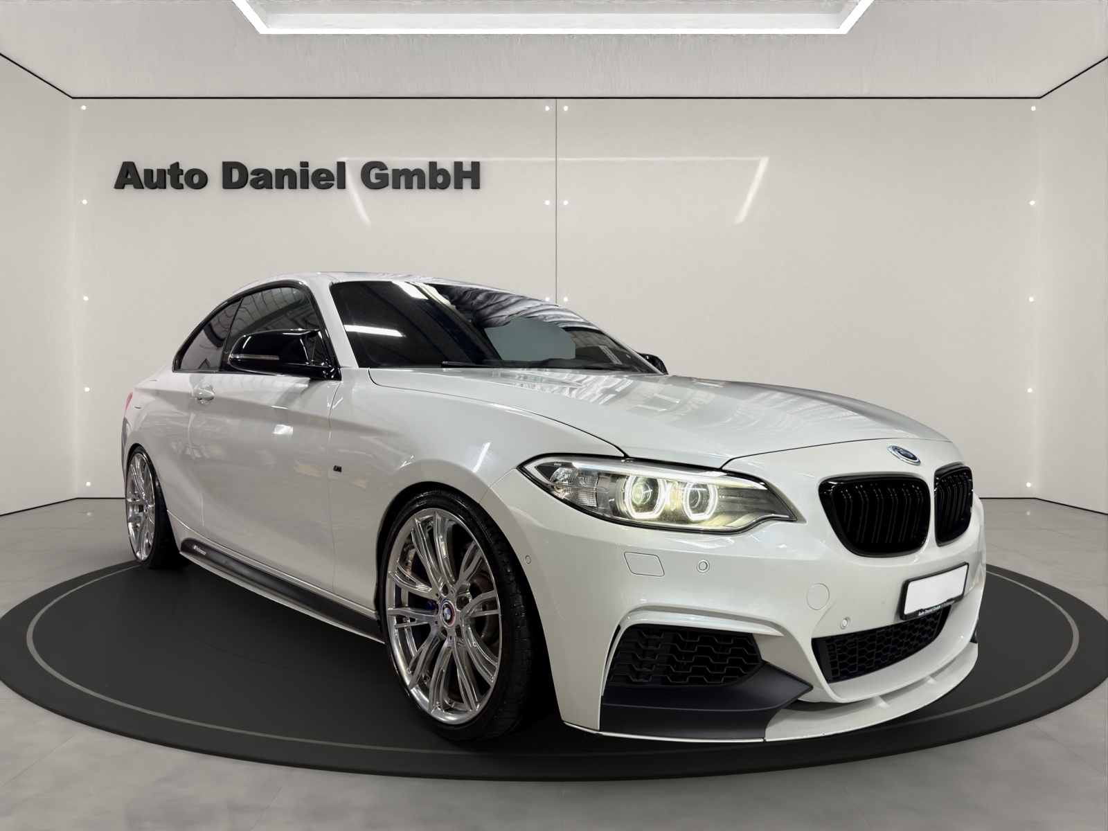 BMW M235i Steptronic / M-Performance-showroom-element-3