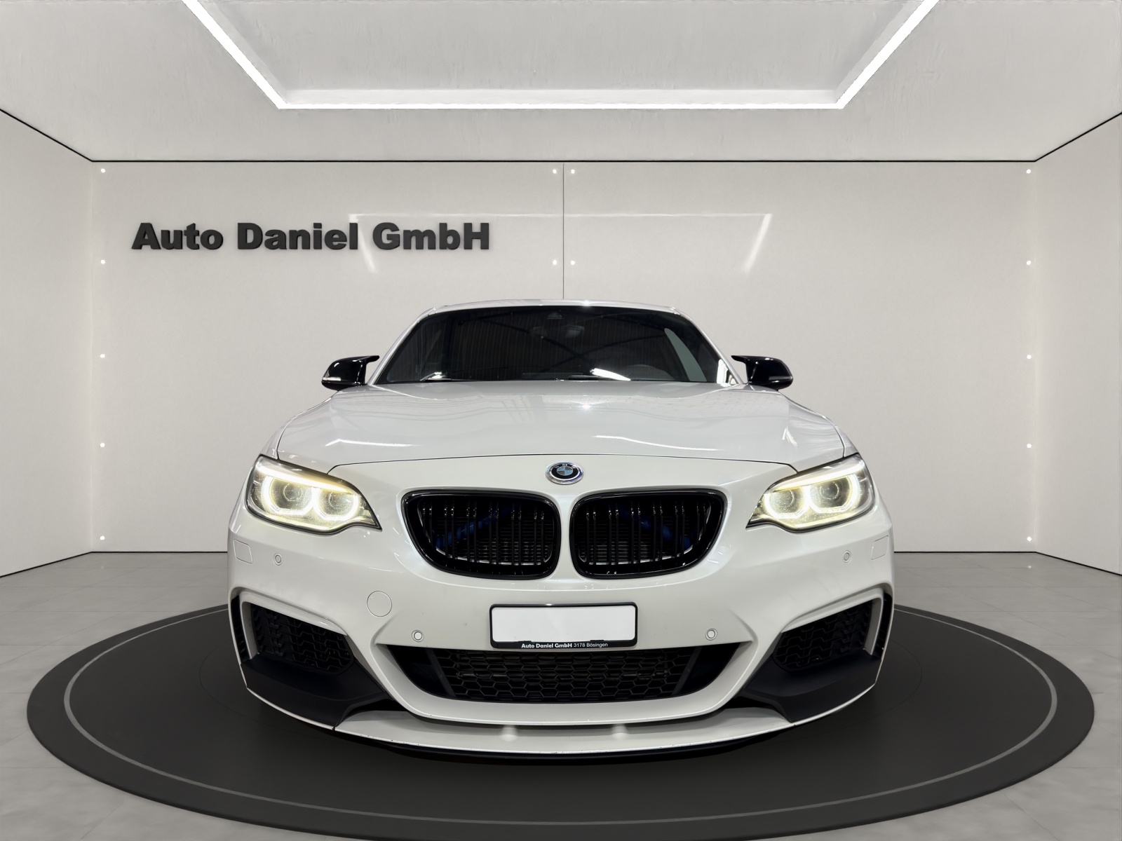 BMW M235i Steptronic / M-Performance-showroom-element-2