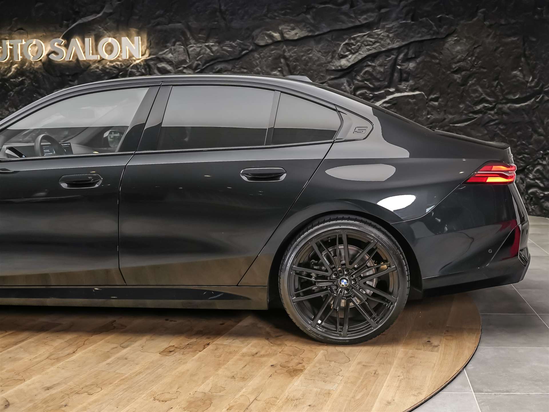BMW 520d xDrive M Sport Steptronic *Werksgarantie*21" Felgen*Sitzlüftung*Head Up*Harman/Kardon*-image-18