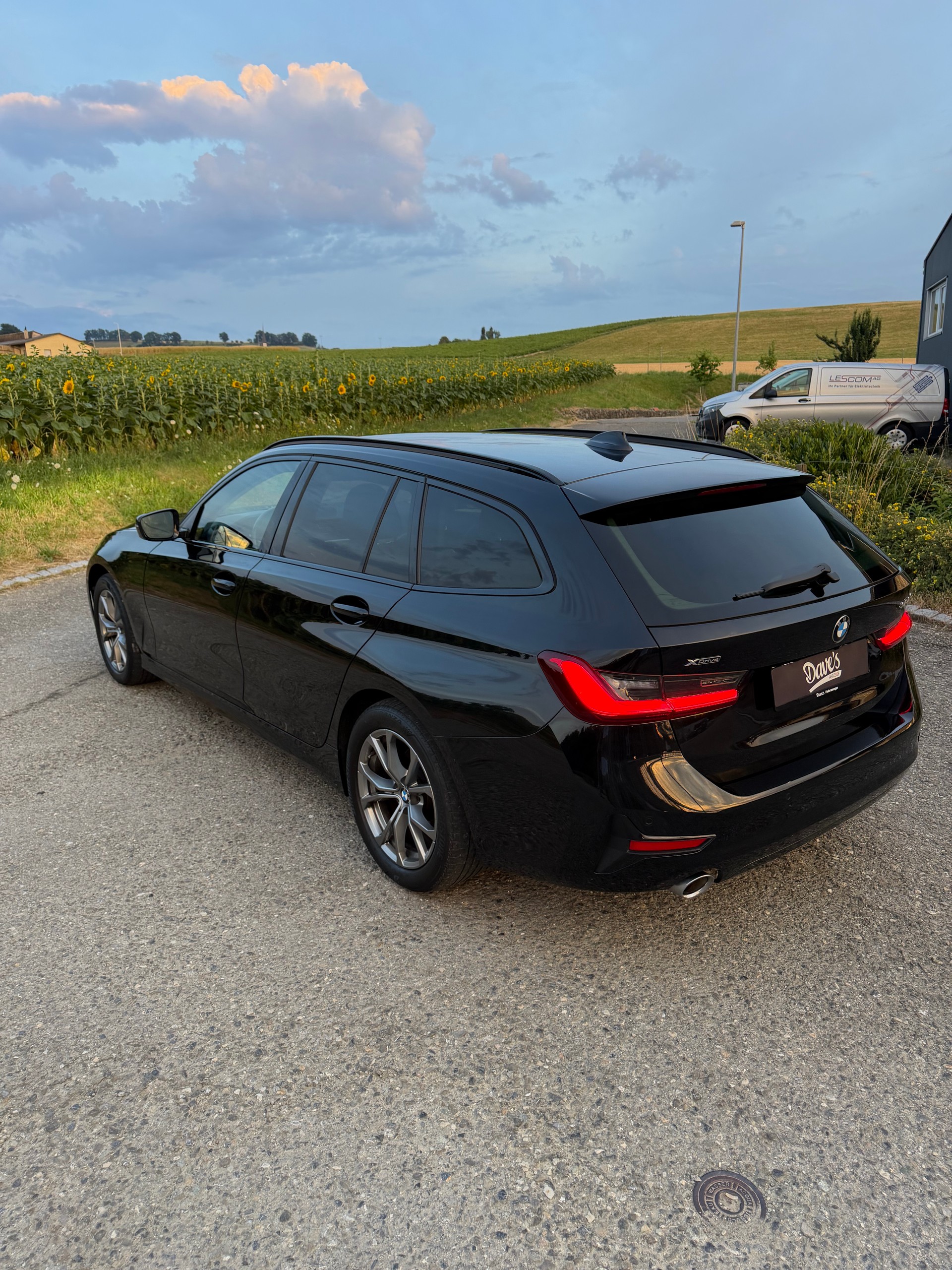 BMW 320d xDrive 48V Touring Sport Line Steptronic-showroom-element-2