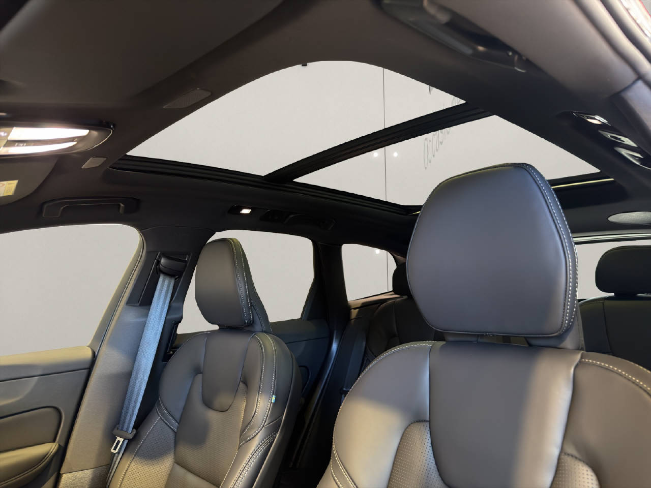 VOLVO XC60 2.0 T6 TE Ultra Dark eAWD-image-15