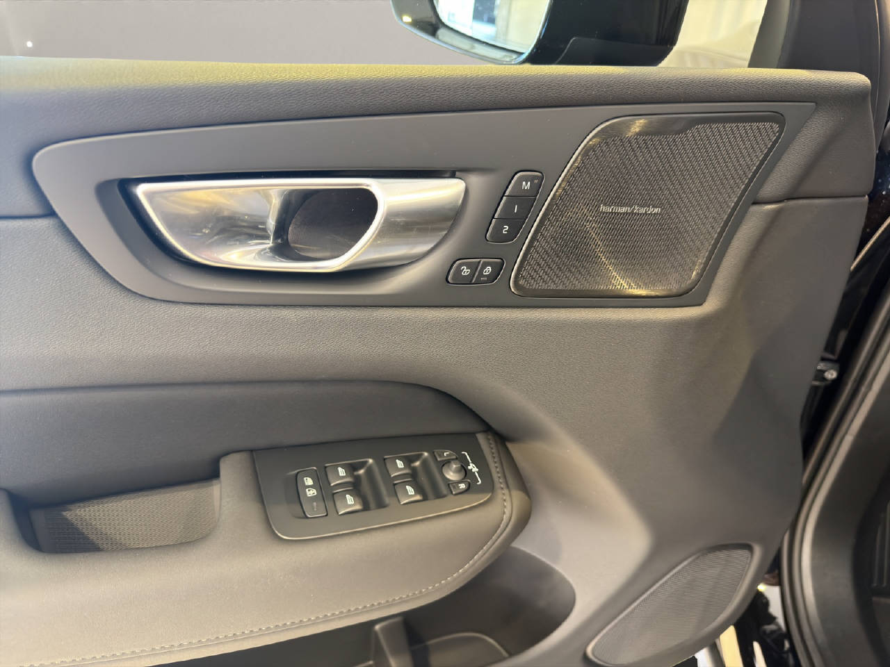 VOLVO XC60 2.0 T6 TE Ultra Dark eAWD-image-14