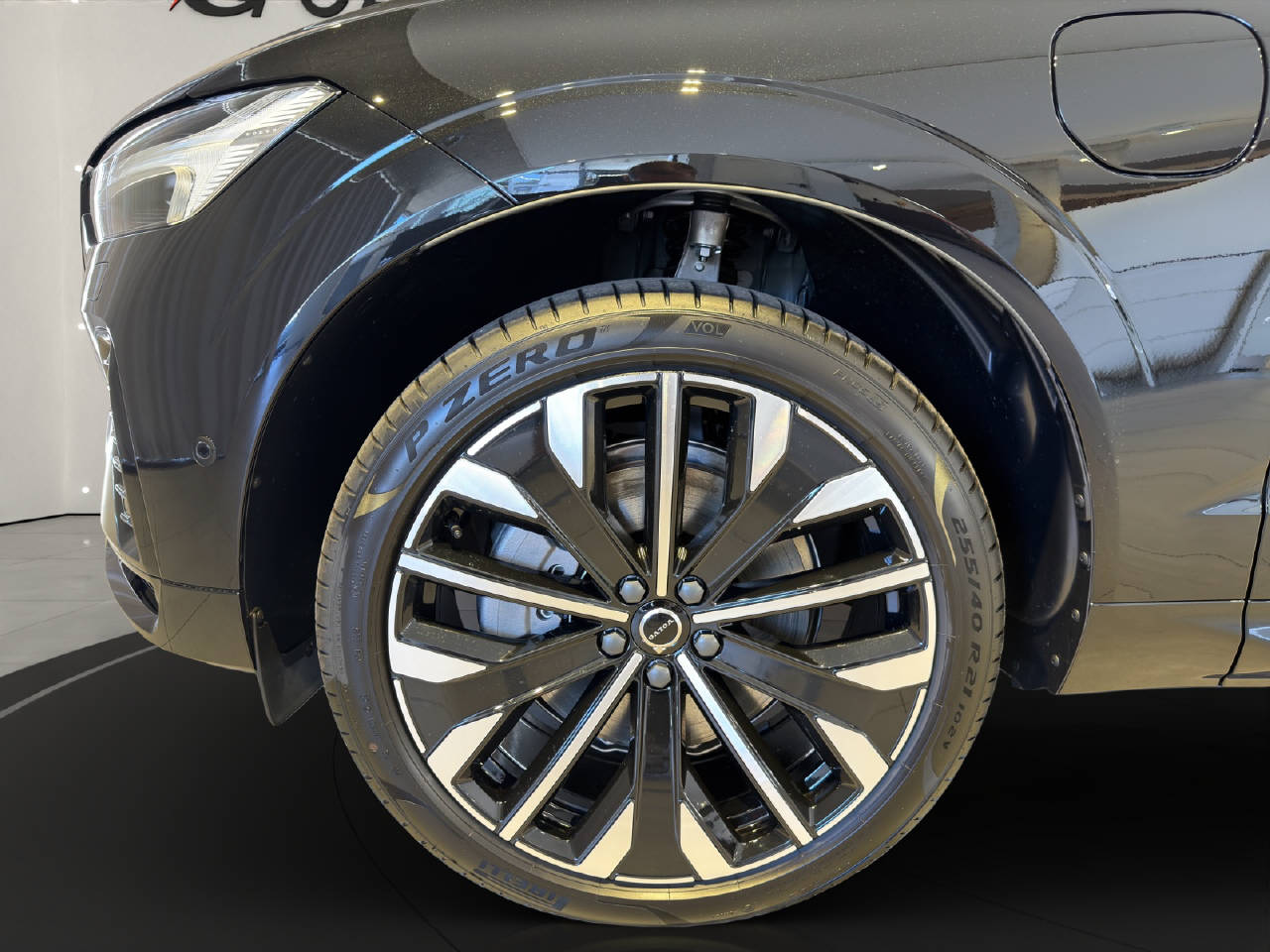 VOLVO XC60 2.0 T6 TE Ultra Dark eAWD-image-13