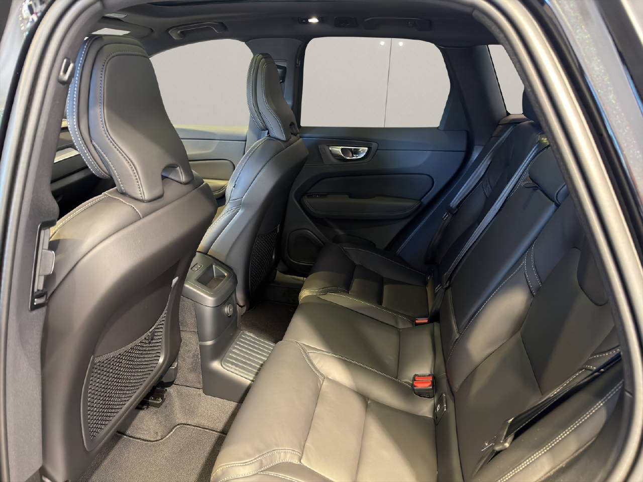 VOLVO XC60 2.0 T6 TE Ultra Dark eAWD-image-5
