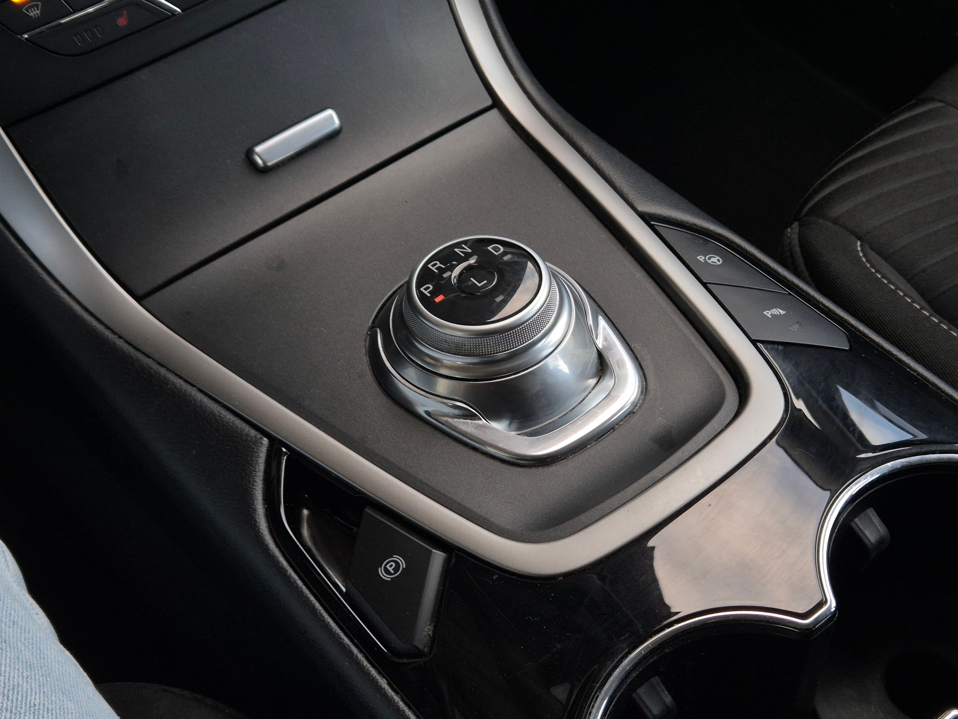 FORD S-Max 2.5 FHEV Trend-image-30