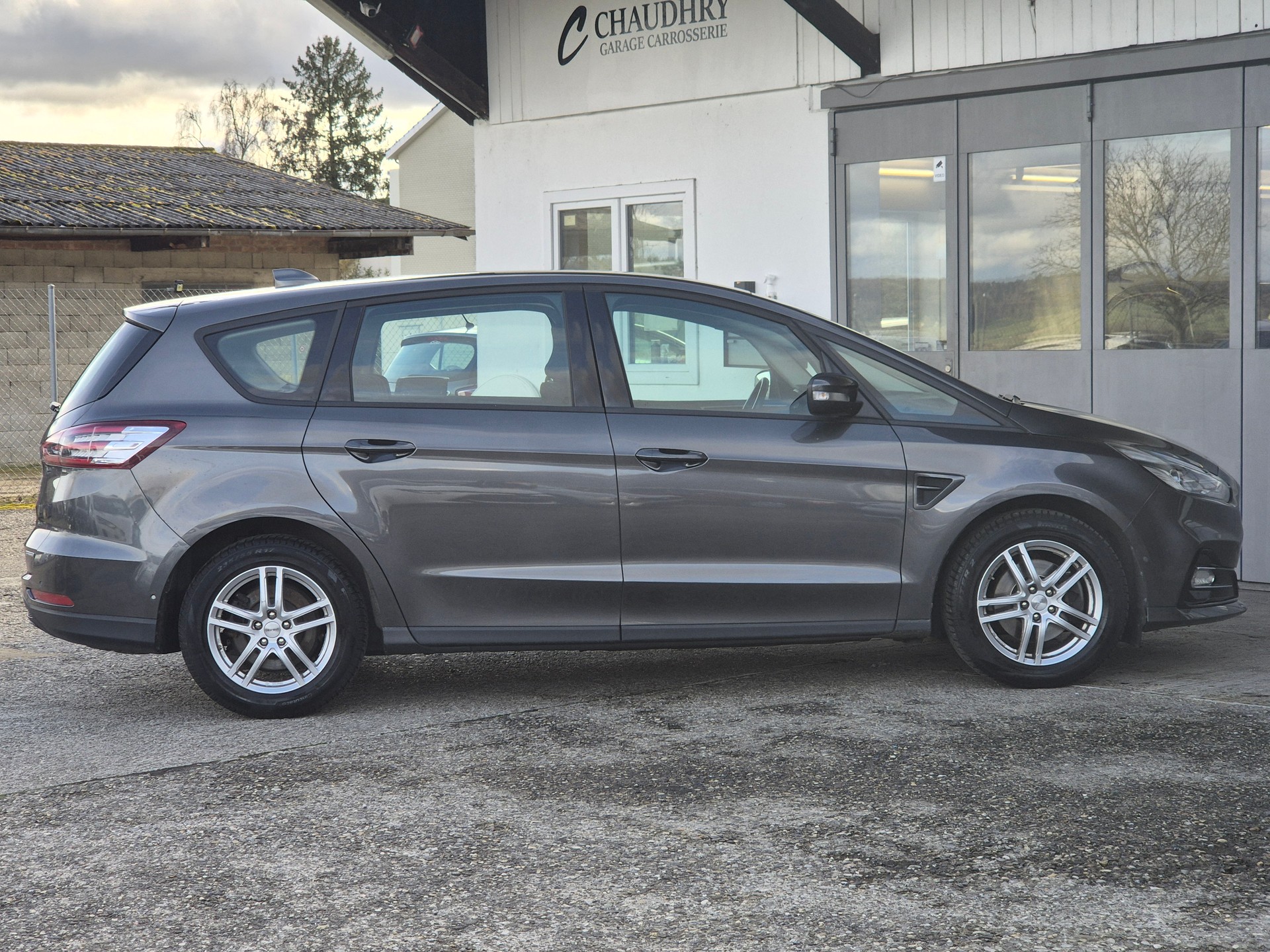 FORD S-Max 2.5 FHEV Trend-image-4