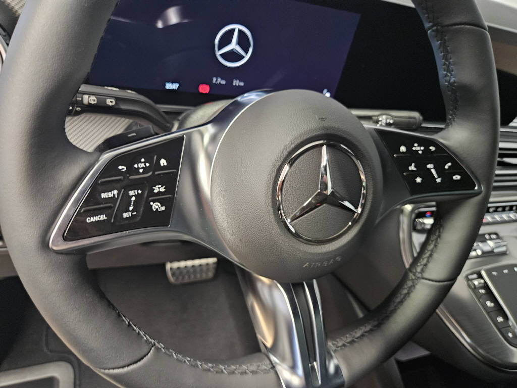 MERCEDES-BENZ V 300 d 4Matic Swiss Edition lang Van-image-8