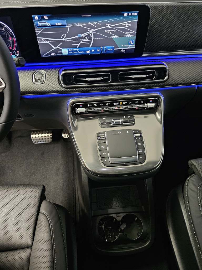 MERCEDES-BENZ V 300 d 4Matic Swiss Edition lang Van-image-10