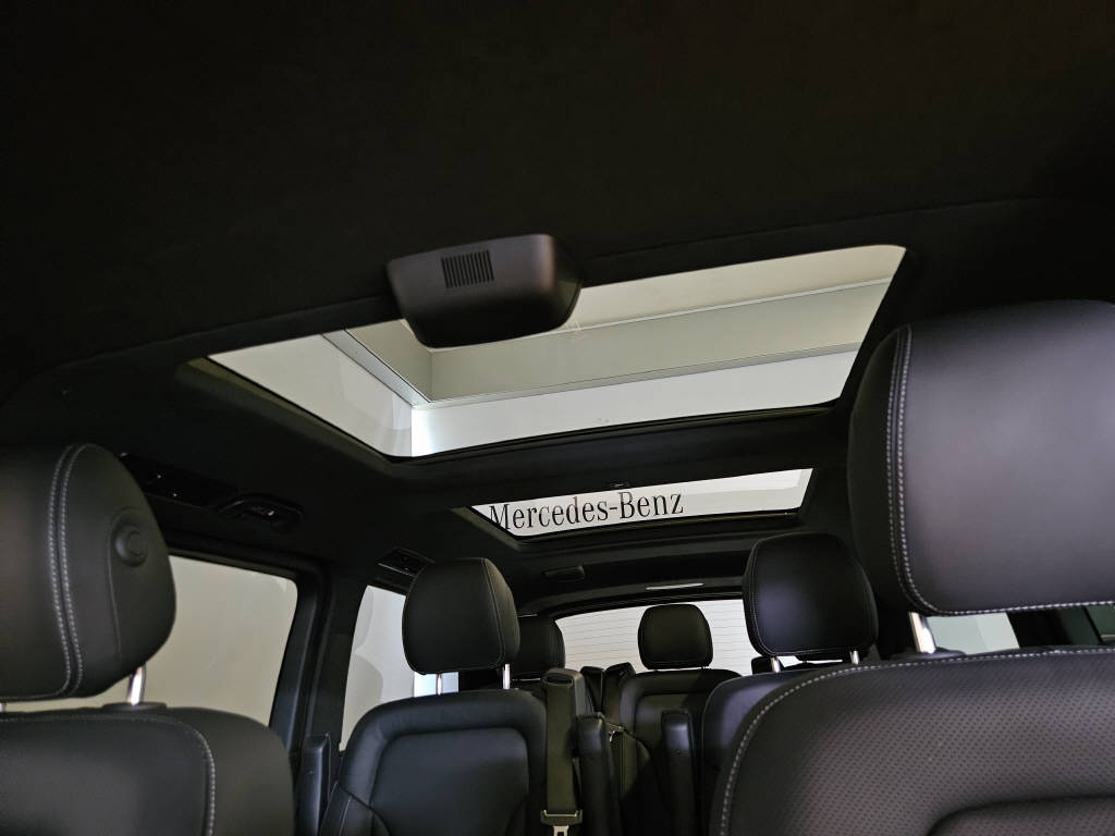 MERCEDES-BENZ V 300 d 4Matic Swiss Edition lang Van-image-4