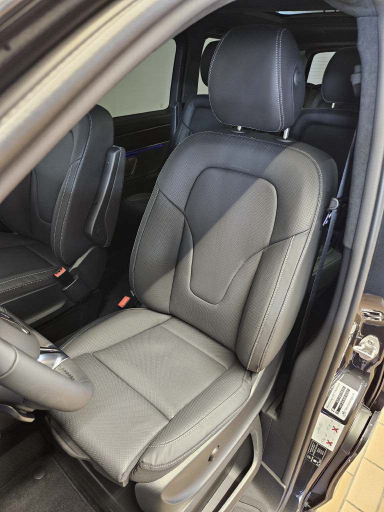 MERCEDES-BENZ V 300 d 4Matic Swiss Edition lang Van-image-5