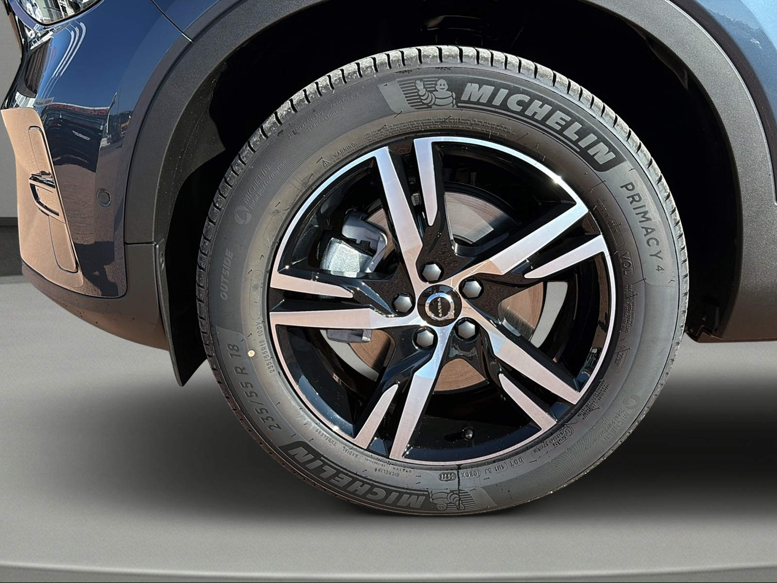 VOLVO XC40 B3 Benzin Mild Hybrid Plus Dark DCT-showroom-element-2