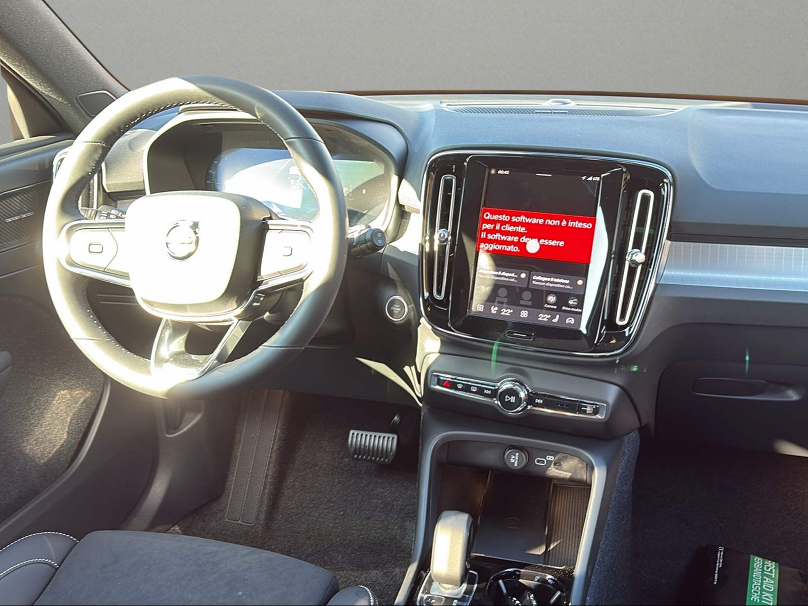 VOLVO XC40 B3 Benzin Mild Hybrid Plus Dark DCT-image-15