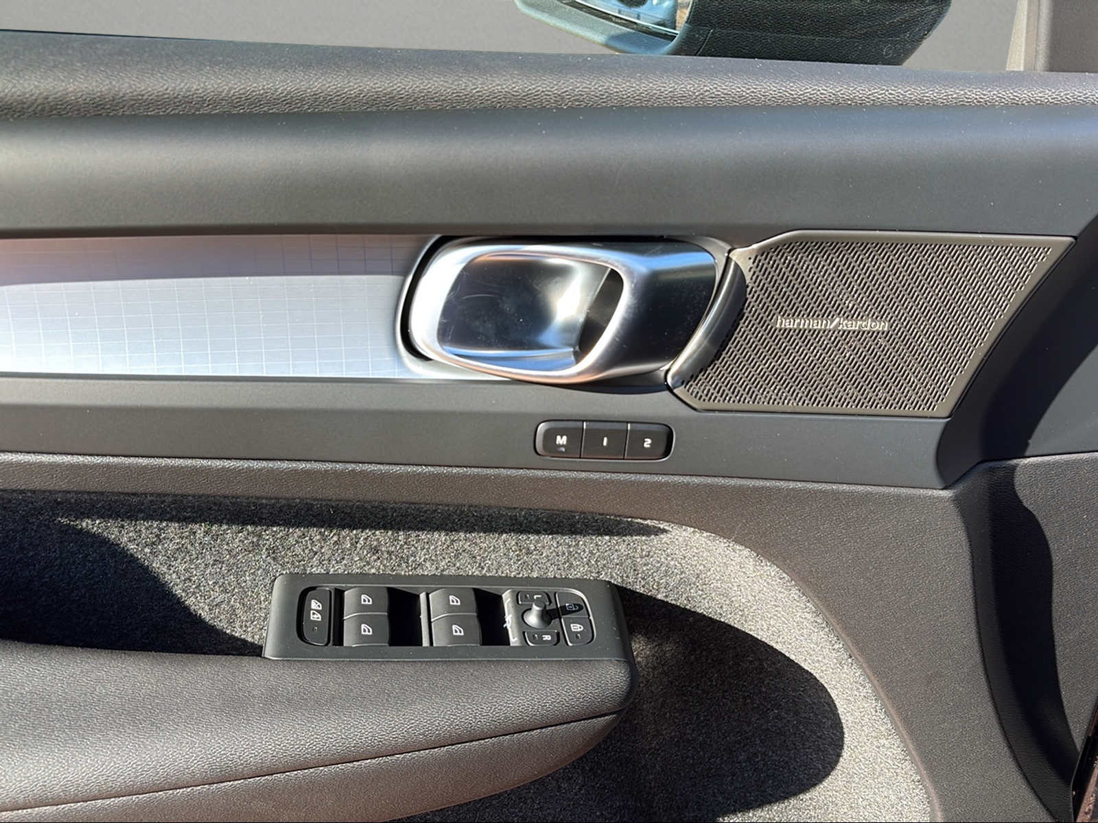 VOLVO XC40 B3 Benzin Mild Hybrid Plus Dark DCT-image-12