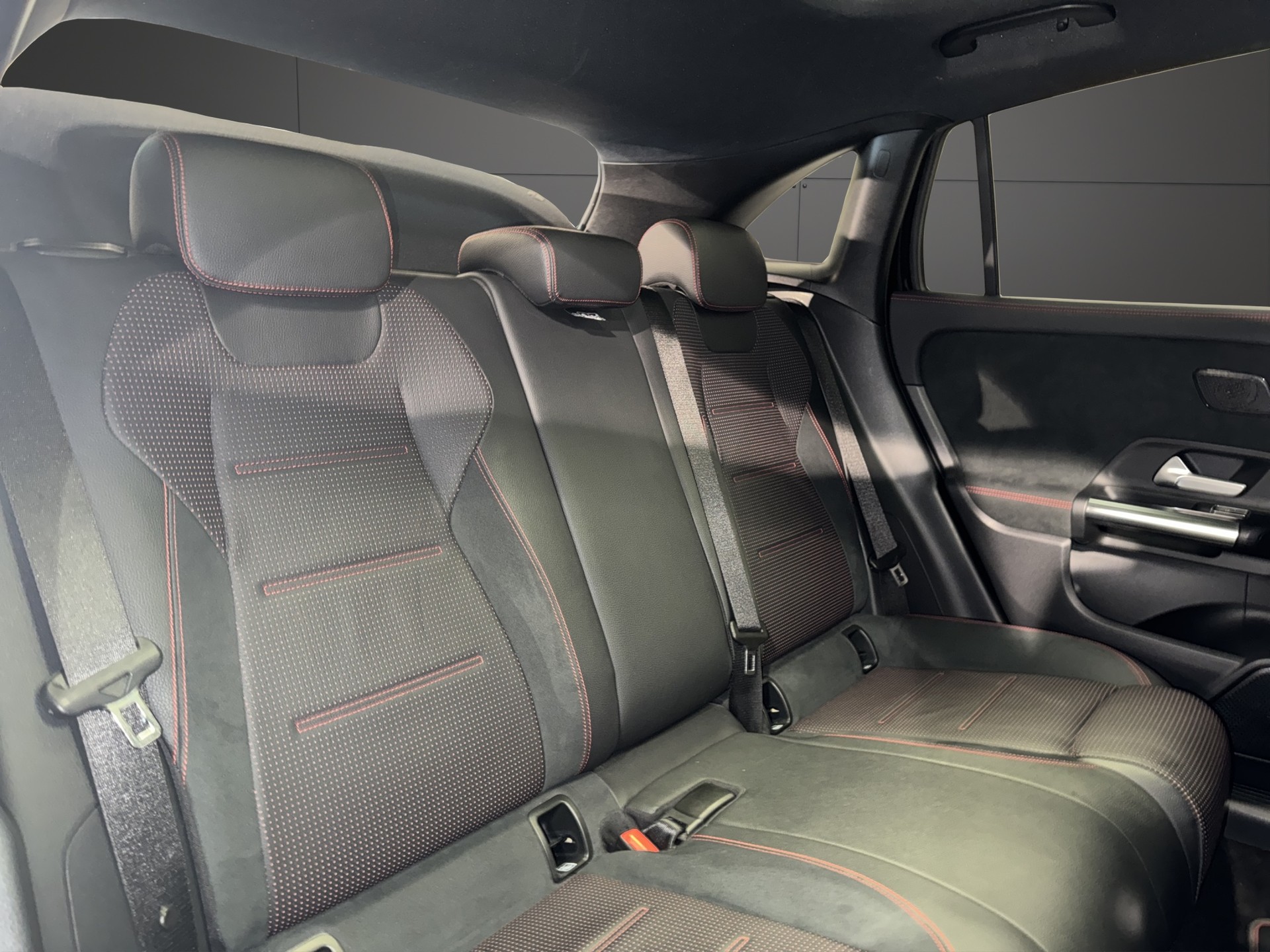 MERCEDES-BENZ GLA 250 Style 4matic-image-16