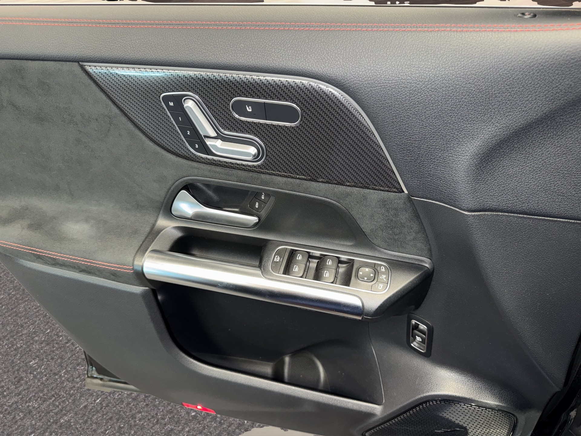 MERCEDES-BENZ GLA 250 Style 4matic-image-11