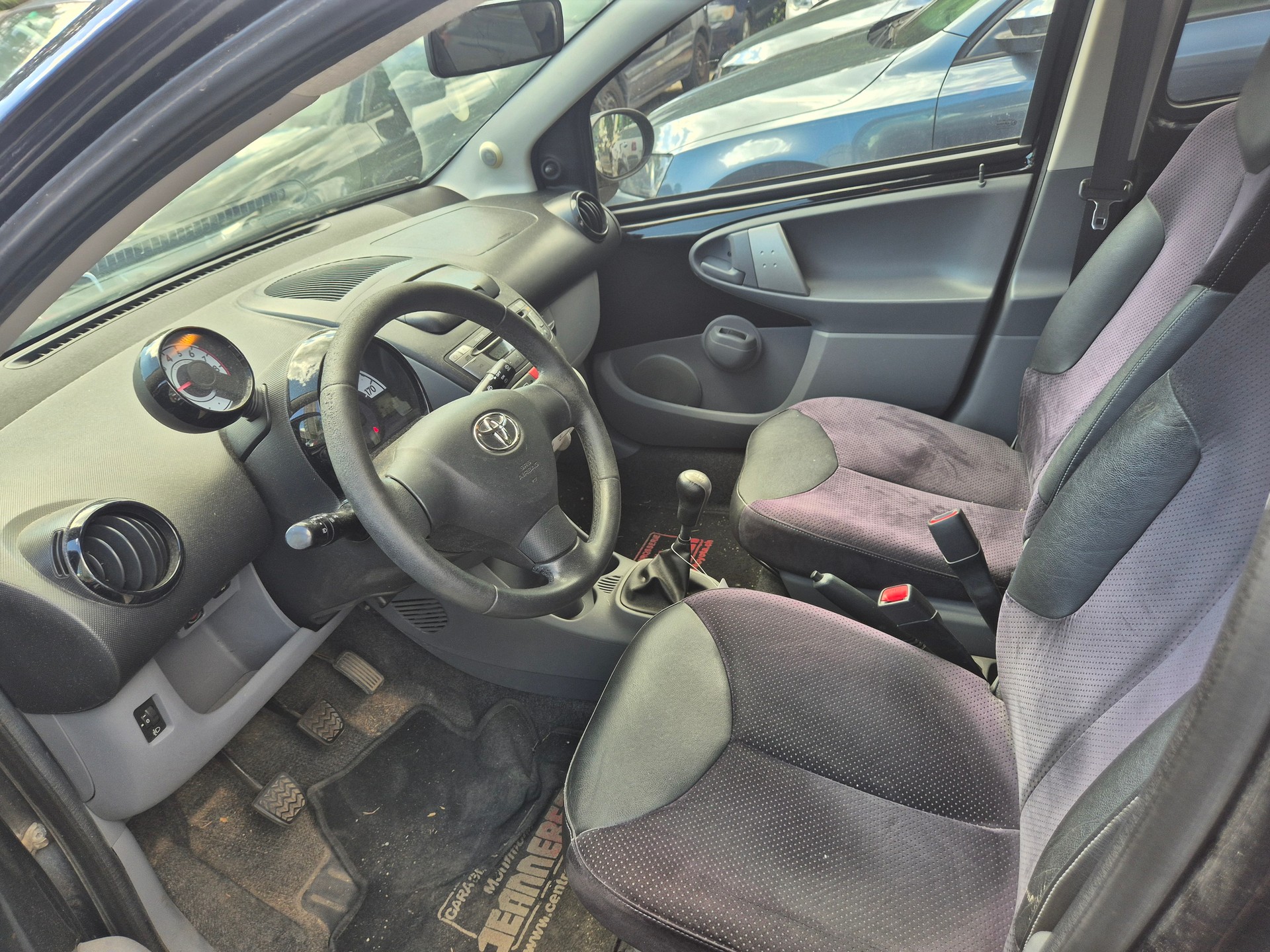 TOYOTA Aygo 1.0 Linea Terra-image-6