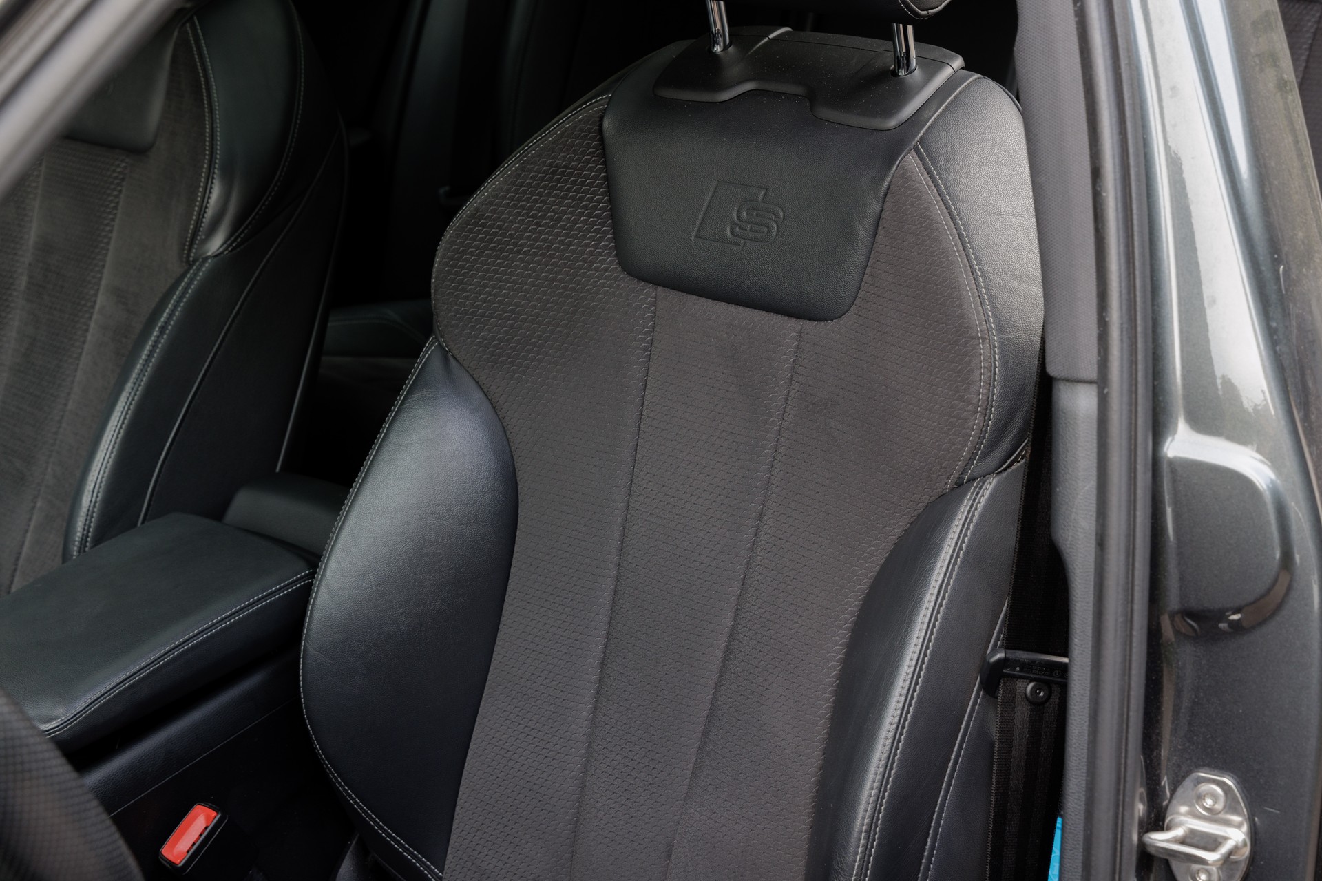 AUDI A4 3.0 Sport quattro - Vollausstattung-image-11