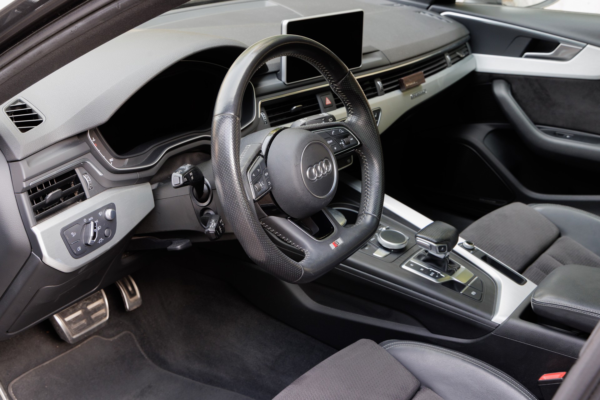 AUDI A4 3.0 Sport quattro - Vollausstattung-image-8