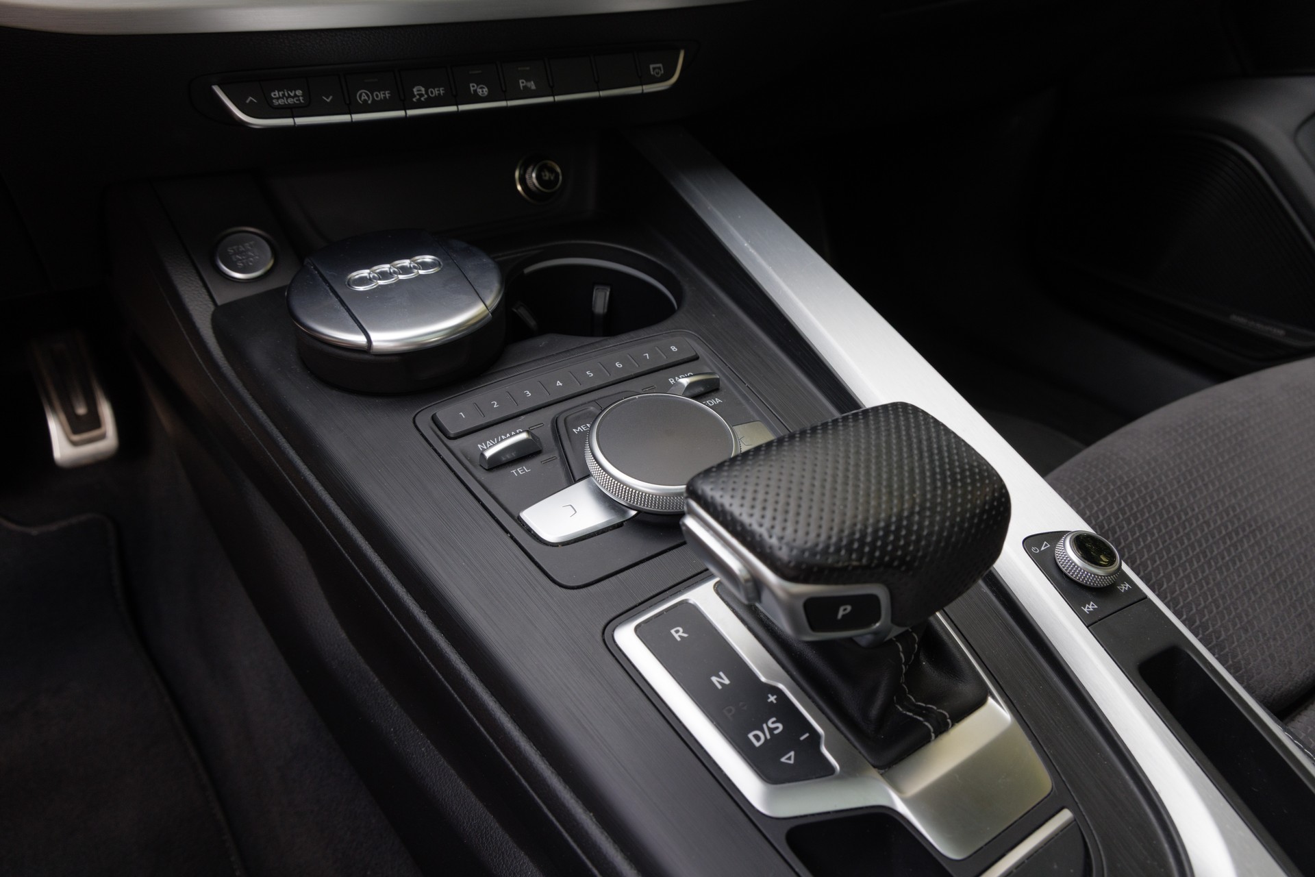 AUDI A4 3.0 Sport quattro - Vollausstattung-image-9