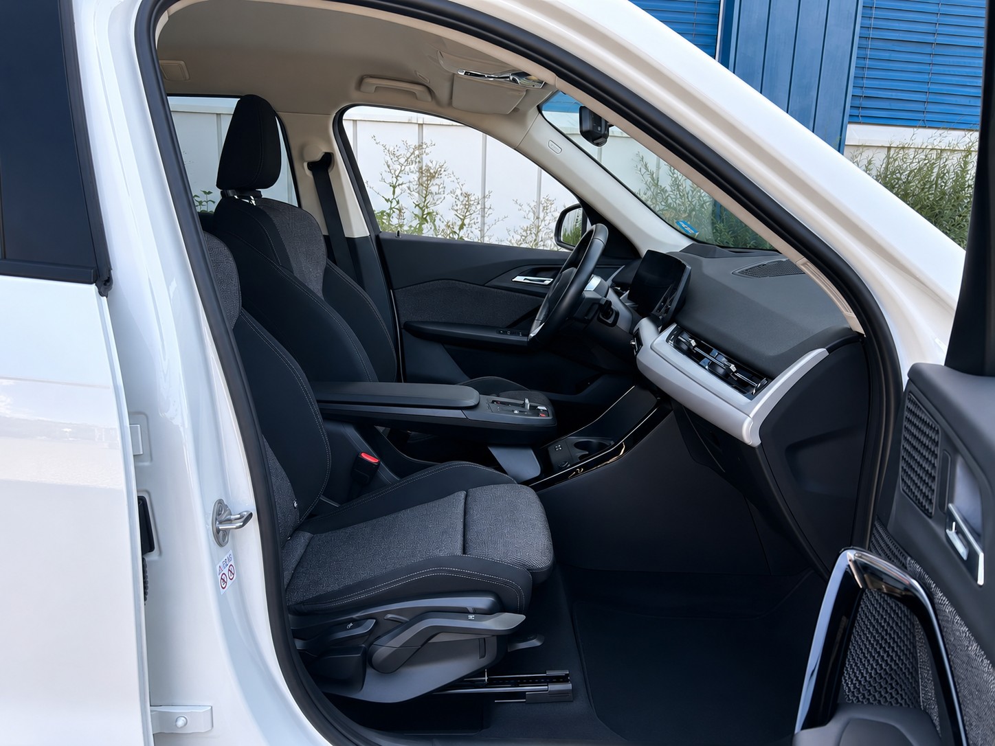 BMW X1 20d xDrive * CH FAHRZEUG *-image-9