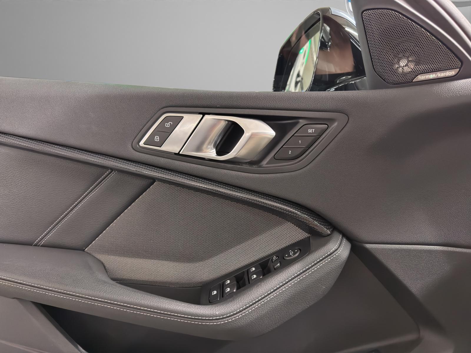 BMW 120d xDrive-image-10