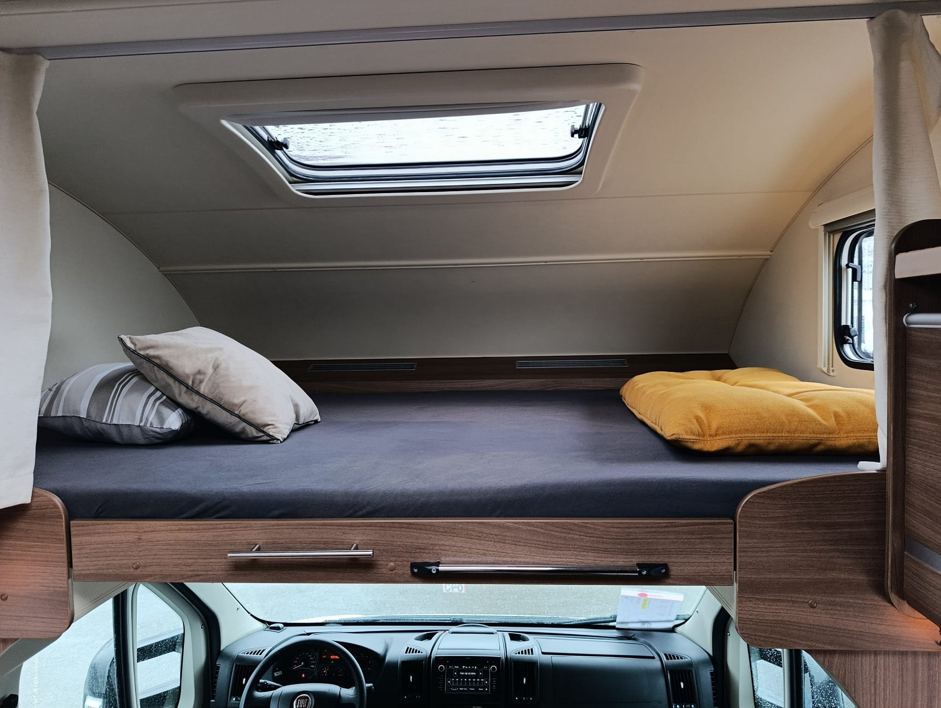 BÜRSTNER BA6701*** Perfektes Familienmobil für jede Jahreszeit***-image-17