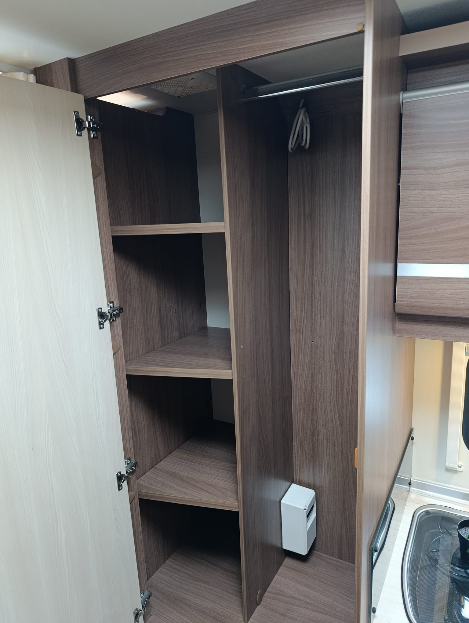 BÜRSTNER BA6701*** Perfektes Familienmobil für jede Jahreszeit***-image-15