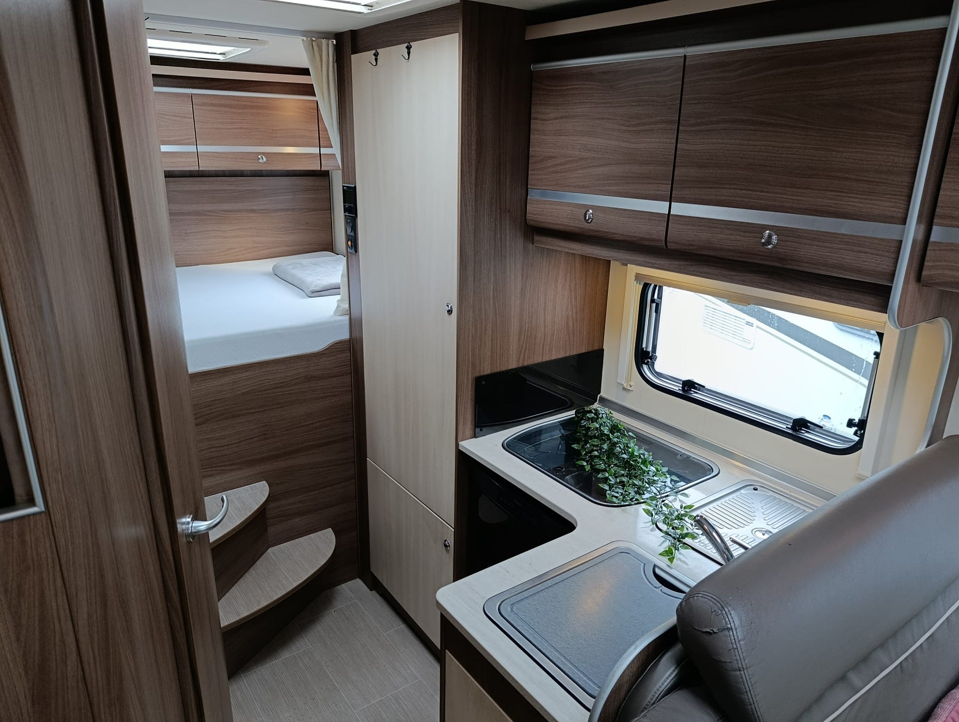 BÜRSTNER BA6701*** Perfektes Familienmobil für jede Jahreszeit***-image-14