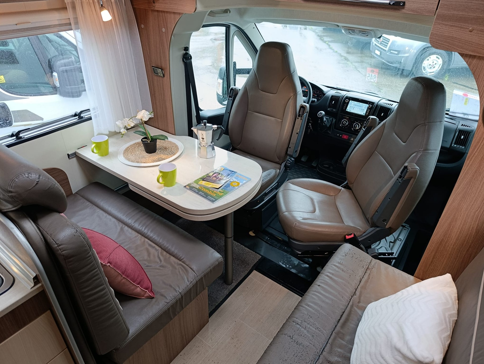 BÜRSTNER BA6701*** Perfektes Familienmobil für jede Jahreszeit***-showroom-element-1
