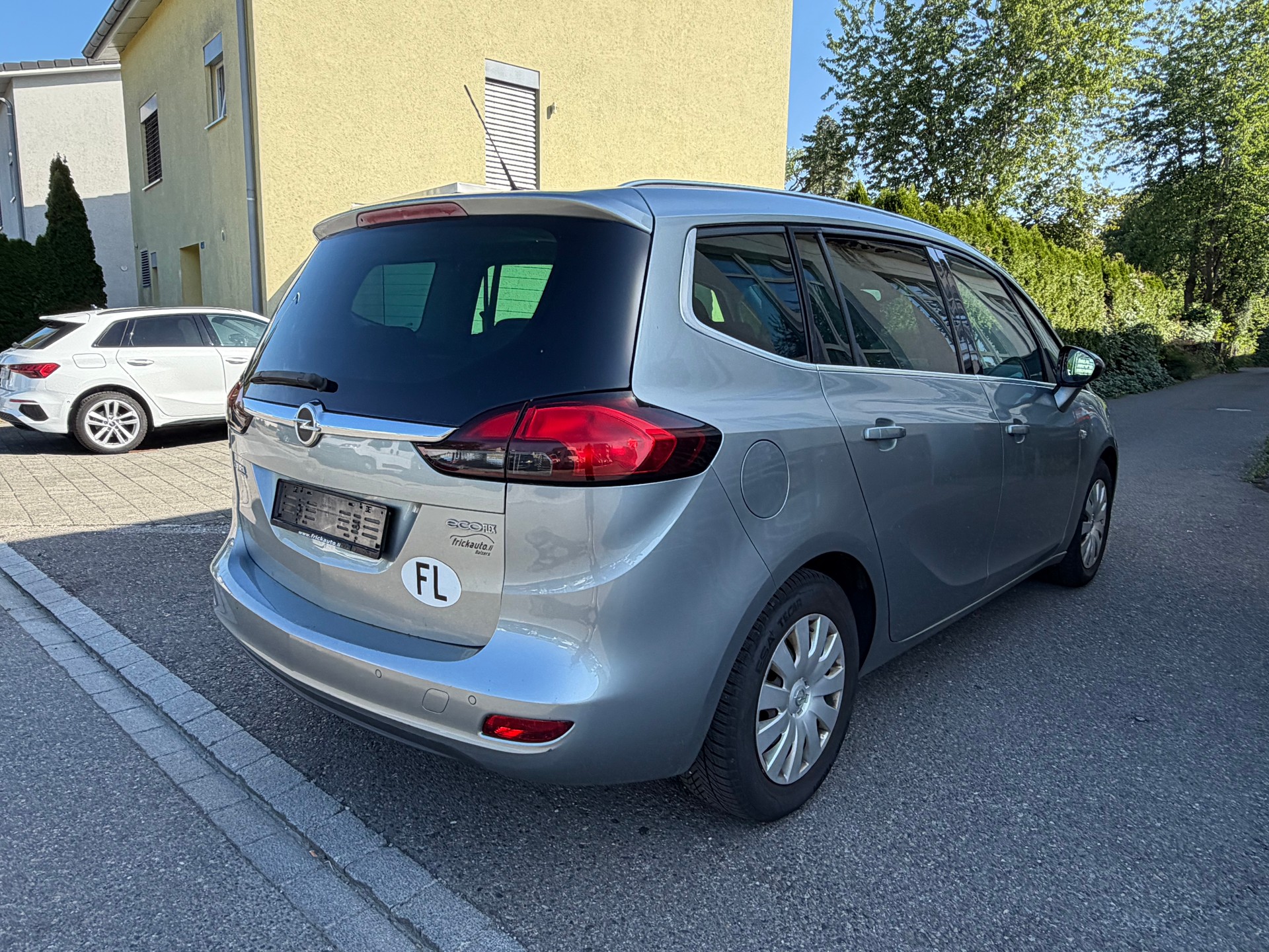 OPEL Zafira Tourer 1.4i 16V Cosmo-image-2