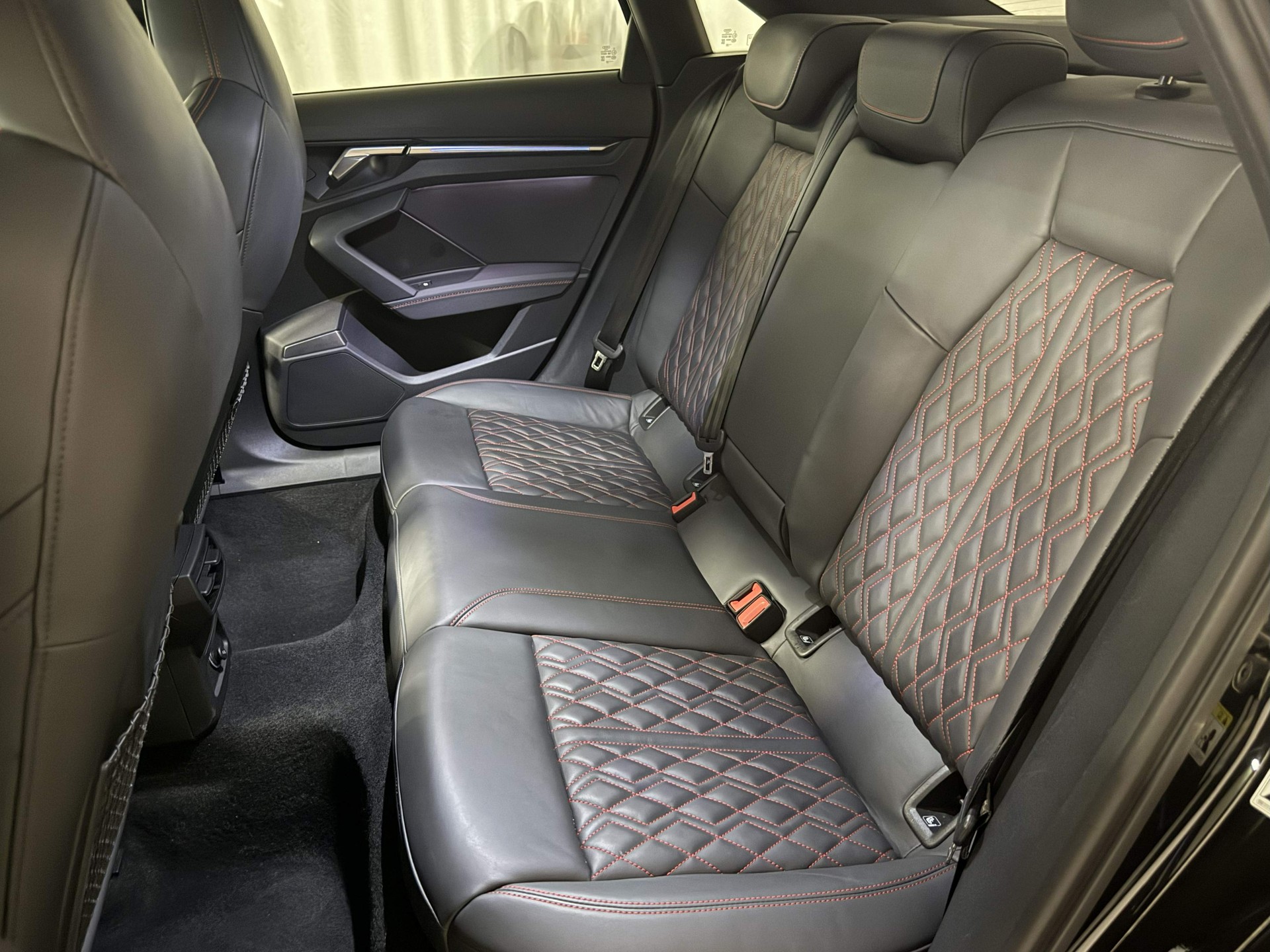 AUDI S3 Limousine 2.0 TFSI quattro S-tronic-image-9