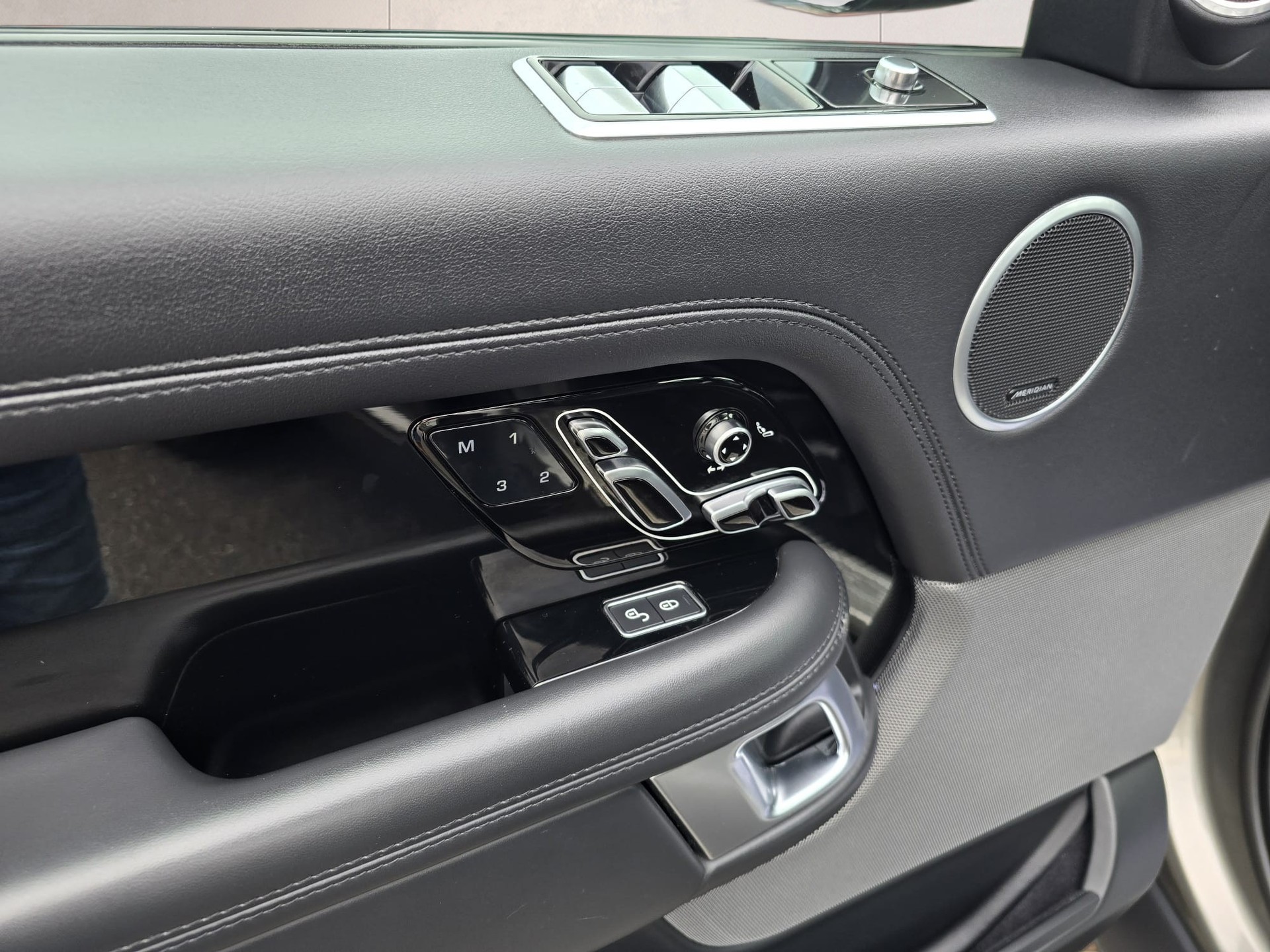 LAND ROVER Range Rover 4.4 SDV8 Vogue Automatic-image-14