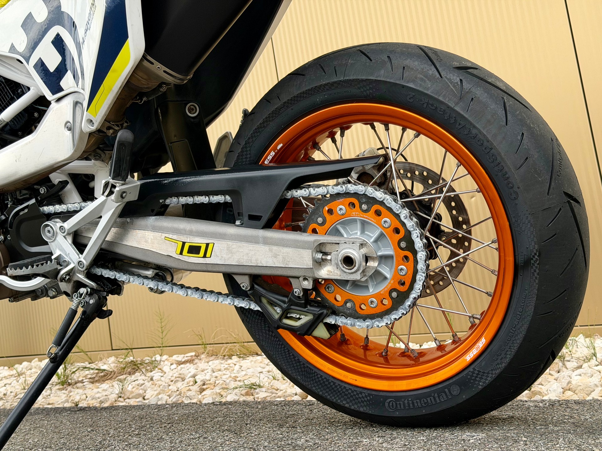 HUSQVARNA 701 Supermoto-image-13