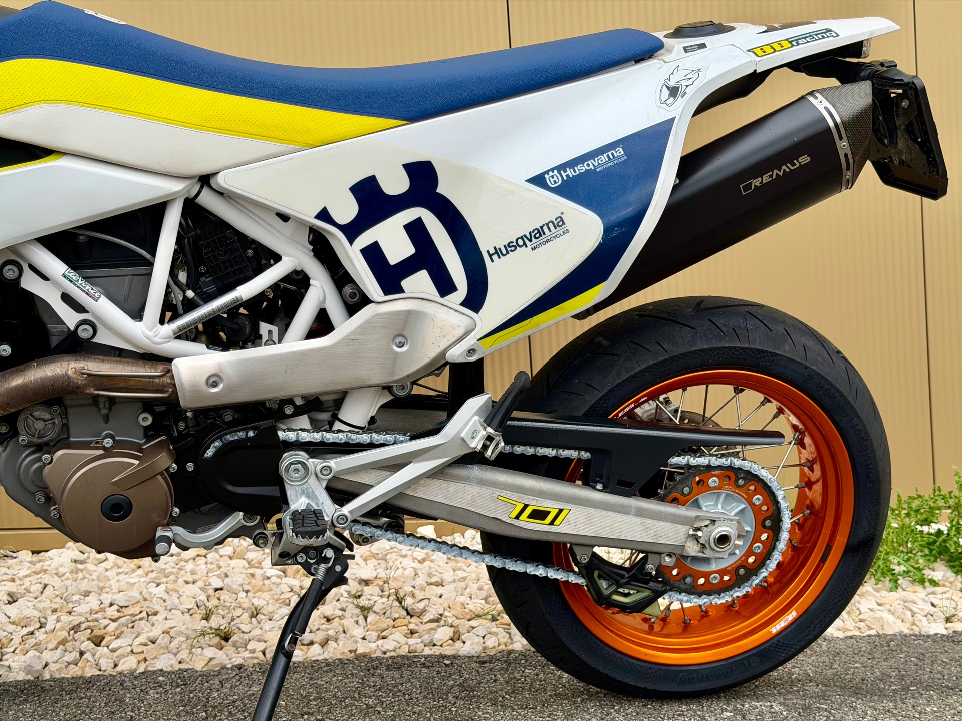 HUSQVARNA 701 Supermoto-image-14