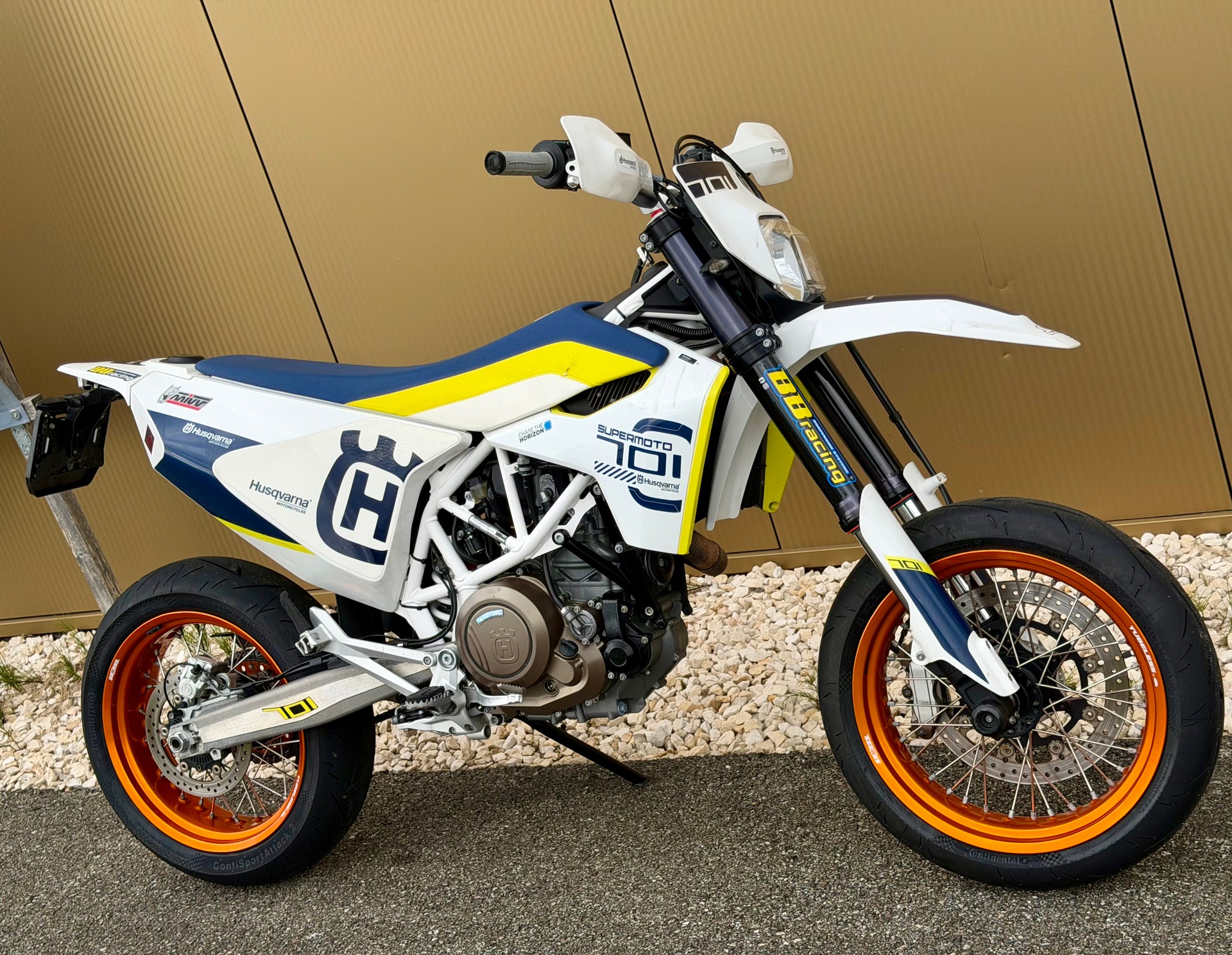 HUSQVARNA 701 Supermoto-image-2