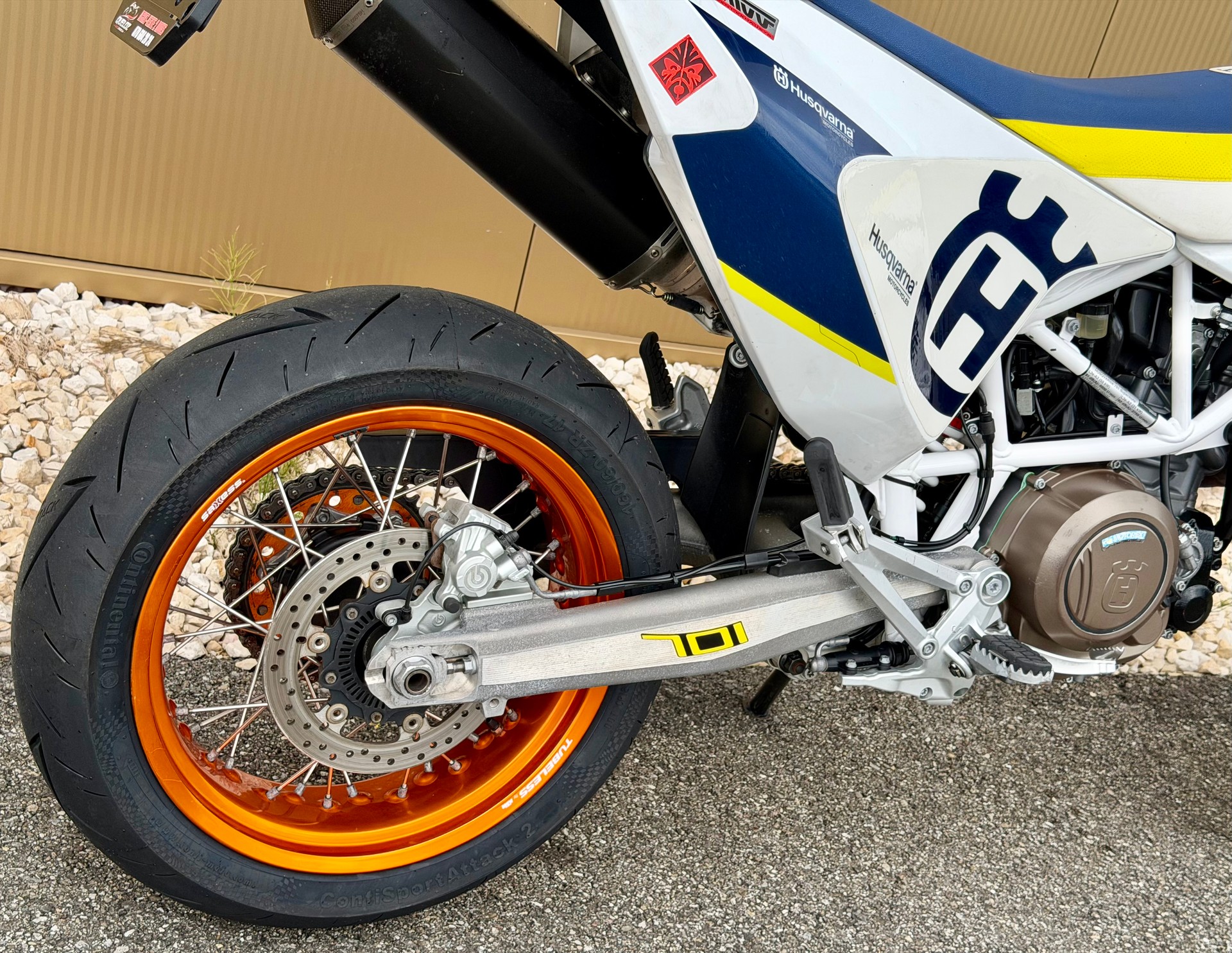 HUSQVARNA 701 Supermoto-image-6