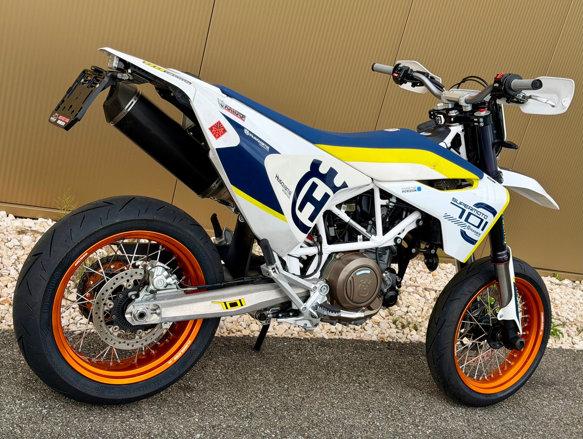 HUSQVARNA 701 Supermoto-image-4