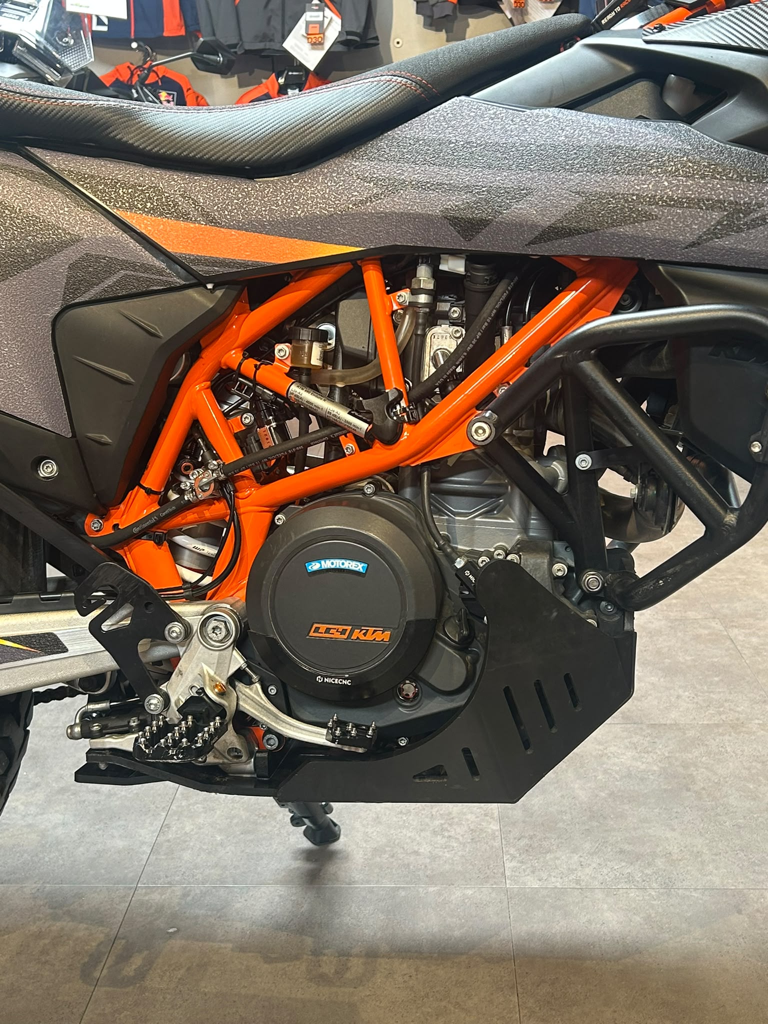 KTM 690 Enduro R-image-7