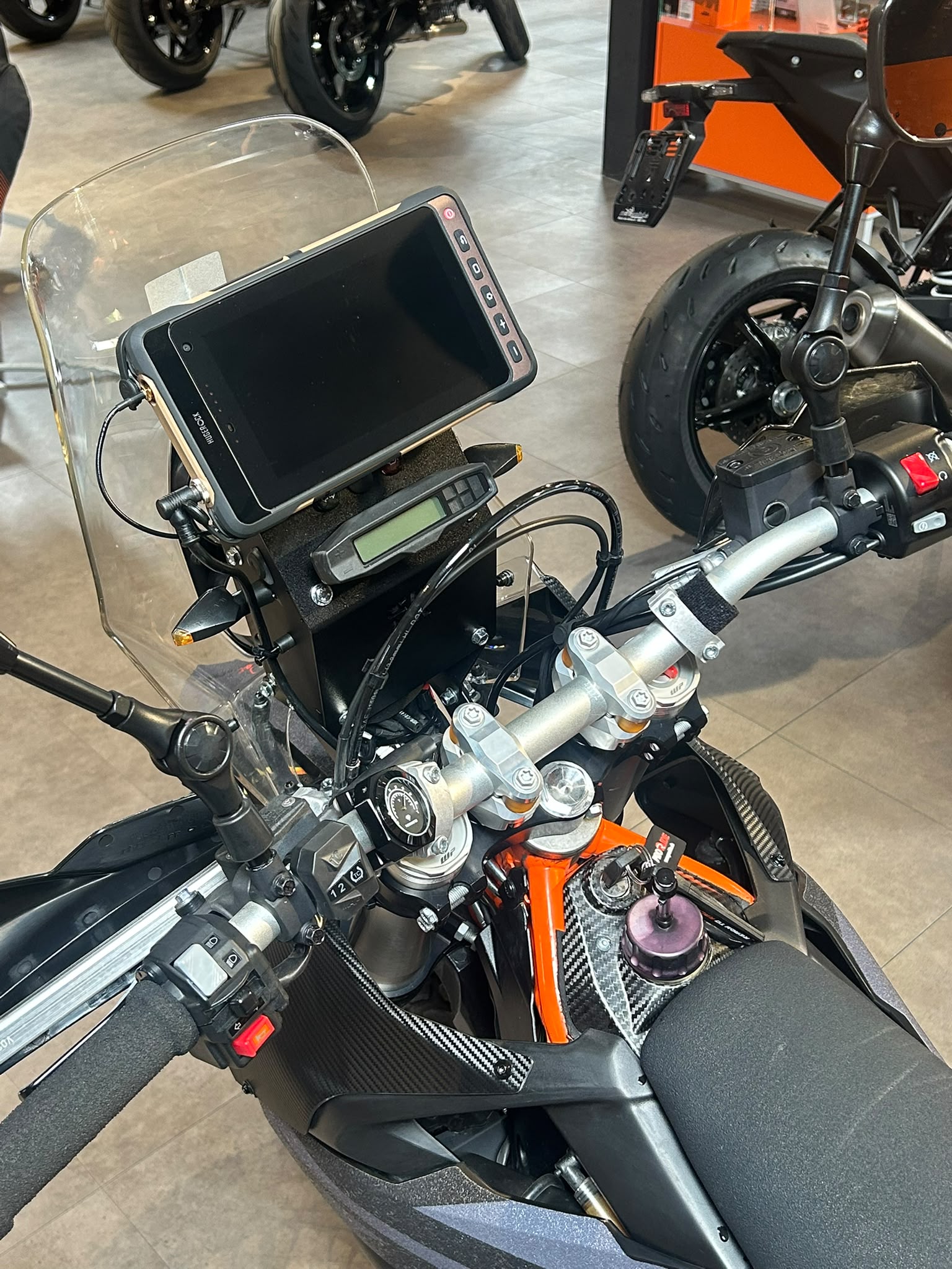 KTM 690 Enduro R-image-10