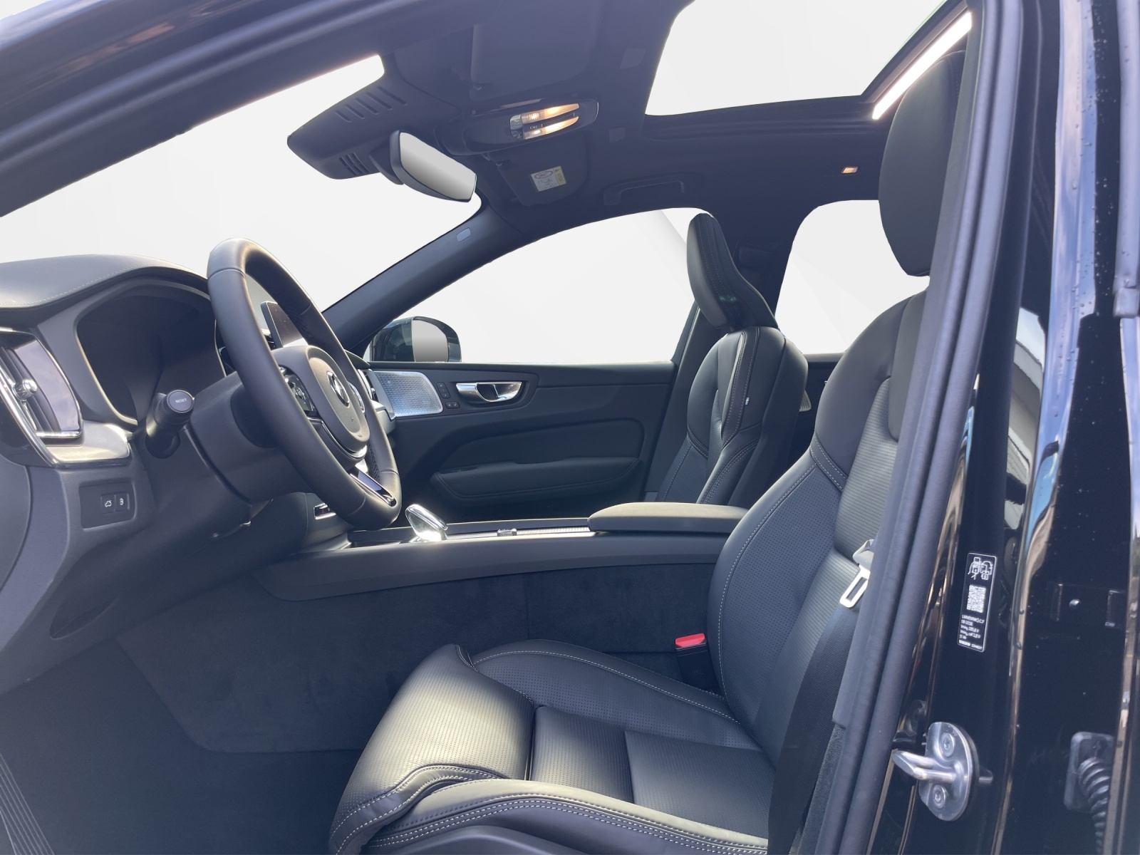 VOLVO XC60 2.0 T6 TE Black Edition eAWD-image-9