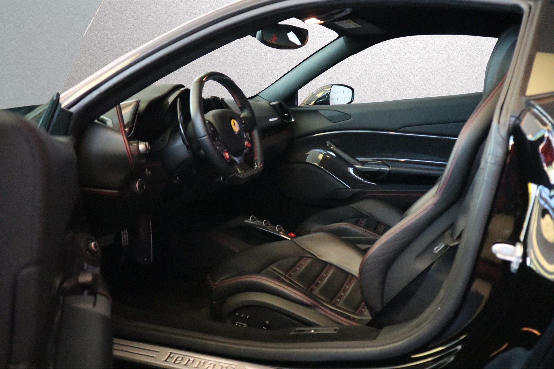 FERRARI 488 GTB 3.9 V8-showroom-element-3
