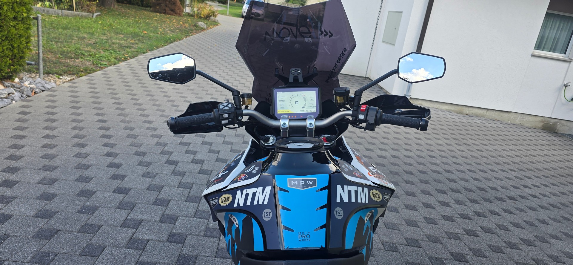 KTM 1290 Super Duke GT-image-2